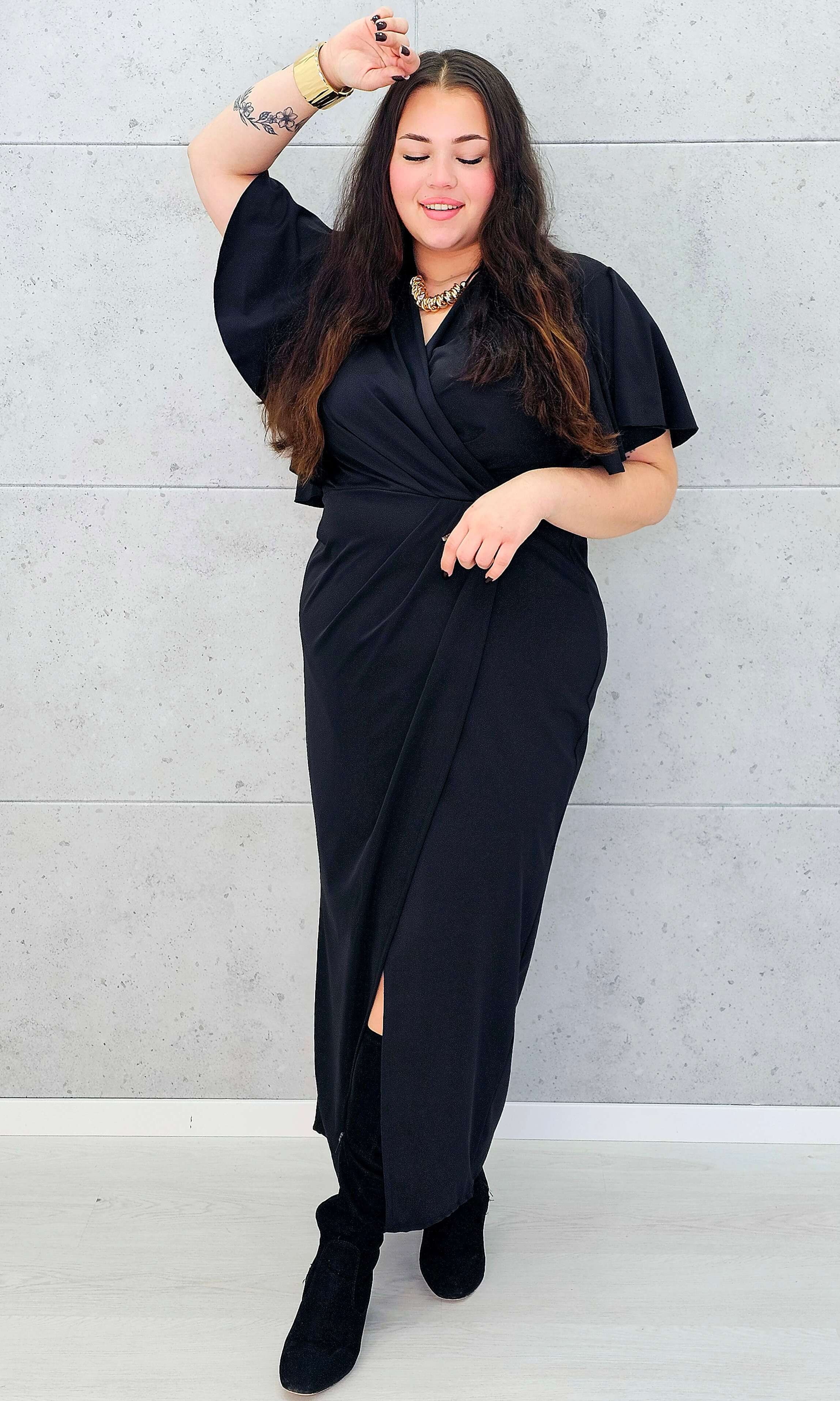 Sukienka plus size z kopertowym dekoltem – elegancja i wygoda w nowoczesnym wydaniu Stylowa XL