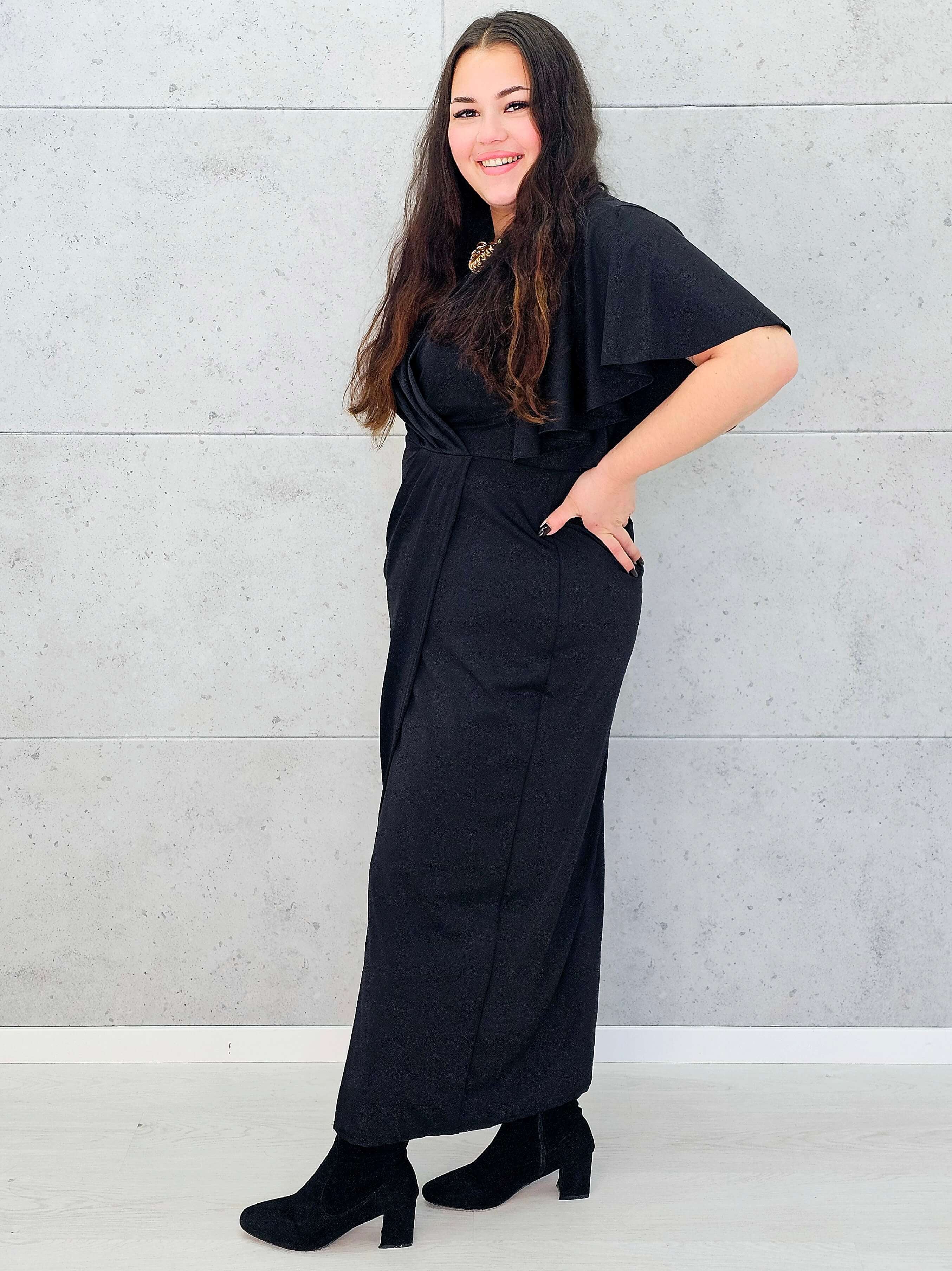 Sukienka plus size z kopertowym dekoltem – elegancja i wygoda w nowoczesnym wydaniu Stylowa XL