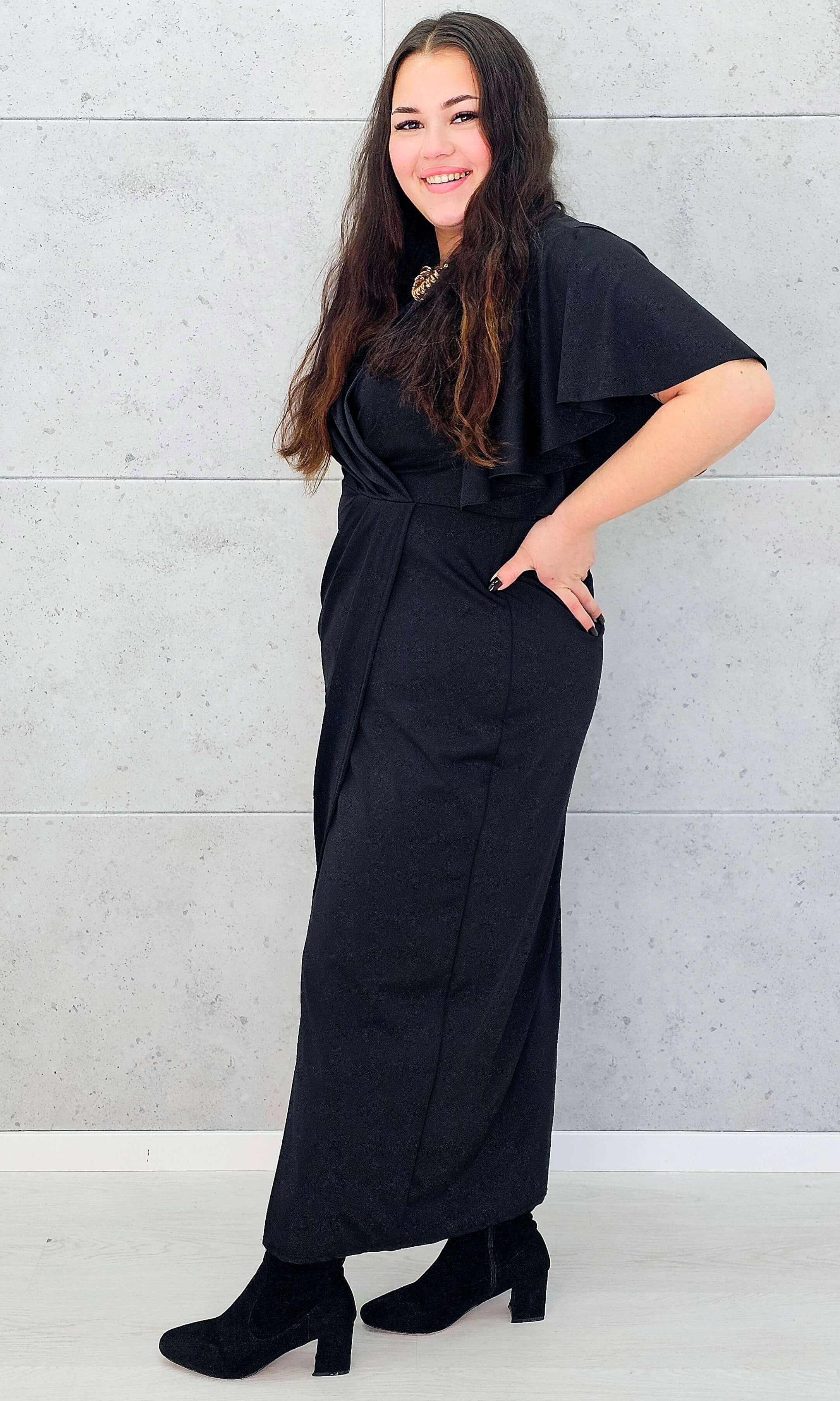 Sukienka plus size z kopertowym dekoltem – elegancja i wygoda w nowoczesnym wydaniu Stylowa XL