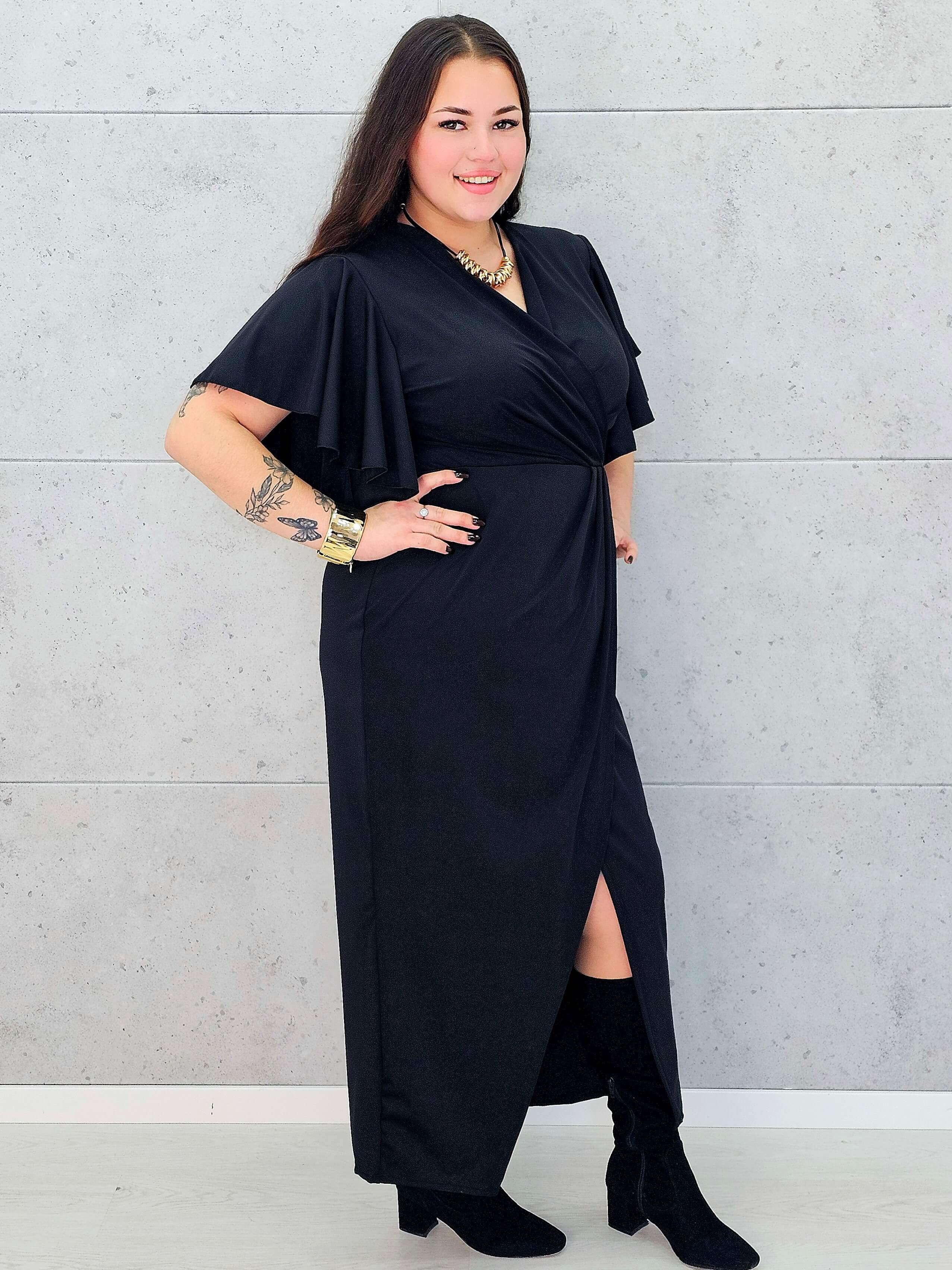 Sukienka plus size z kopertowym dekoltem – elegancja i wygoda w nowoczesnym wydaniu Stylowa XL