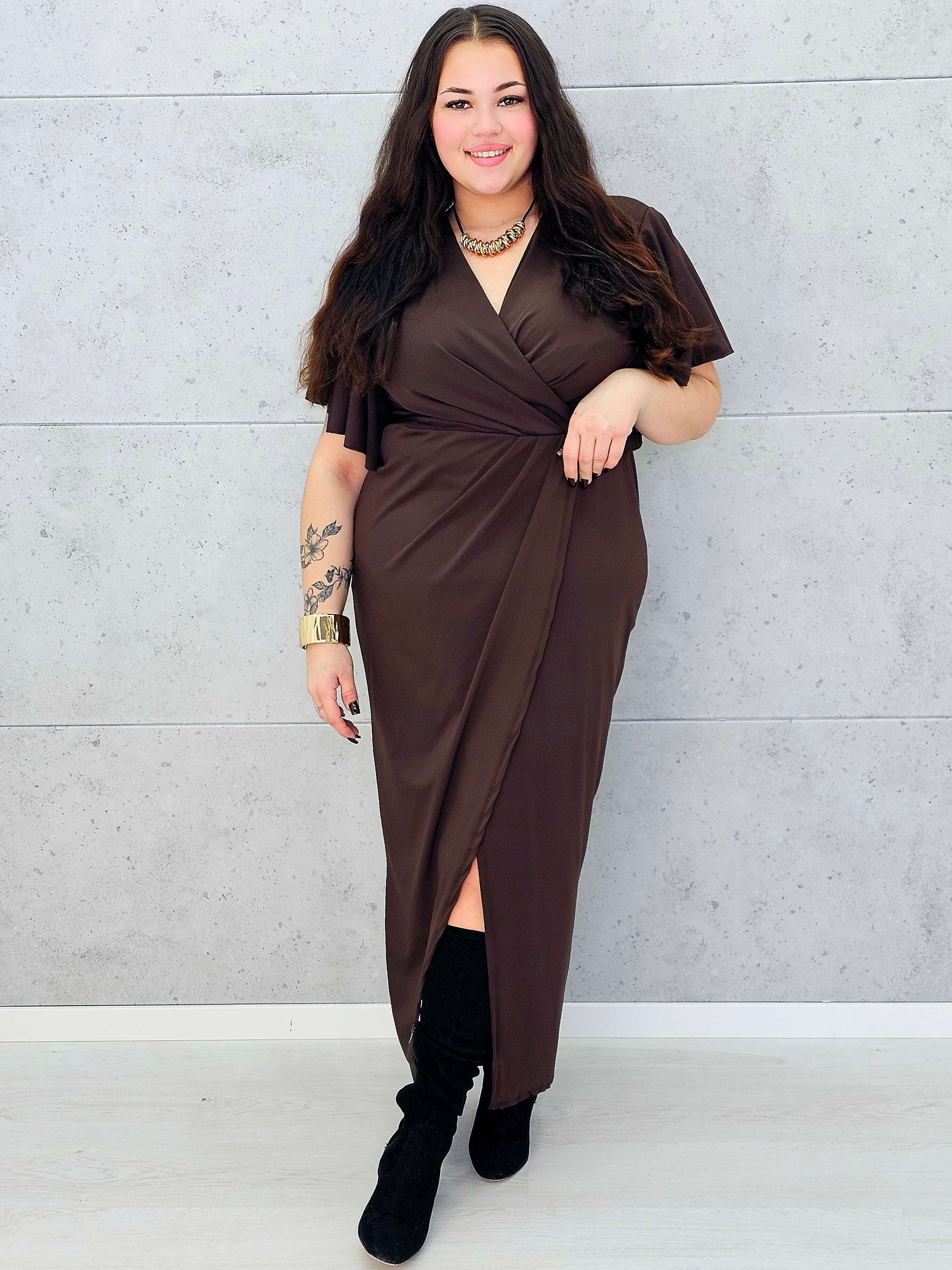 Sukienka plus size z kopertowym dekoltem – elegancja i wygoda w nowoczesnym wydaniu Stylowa XL