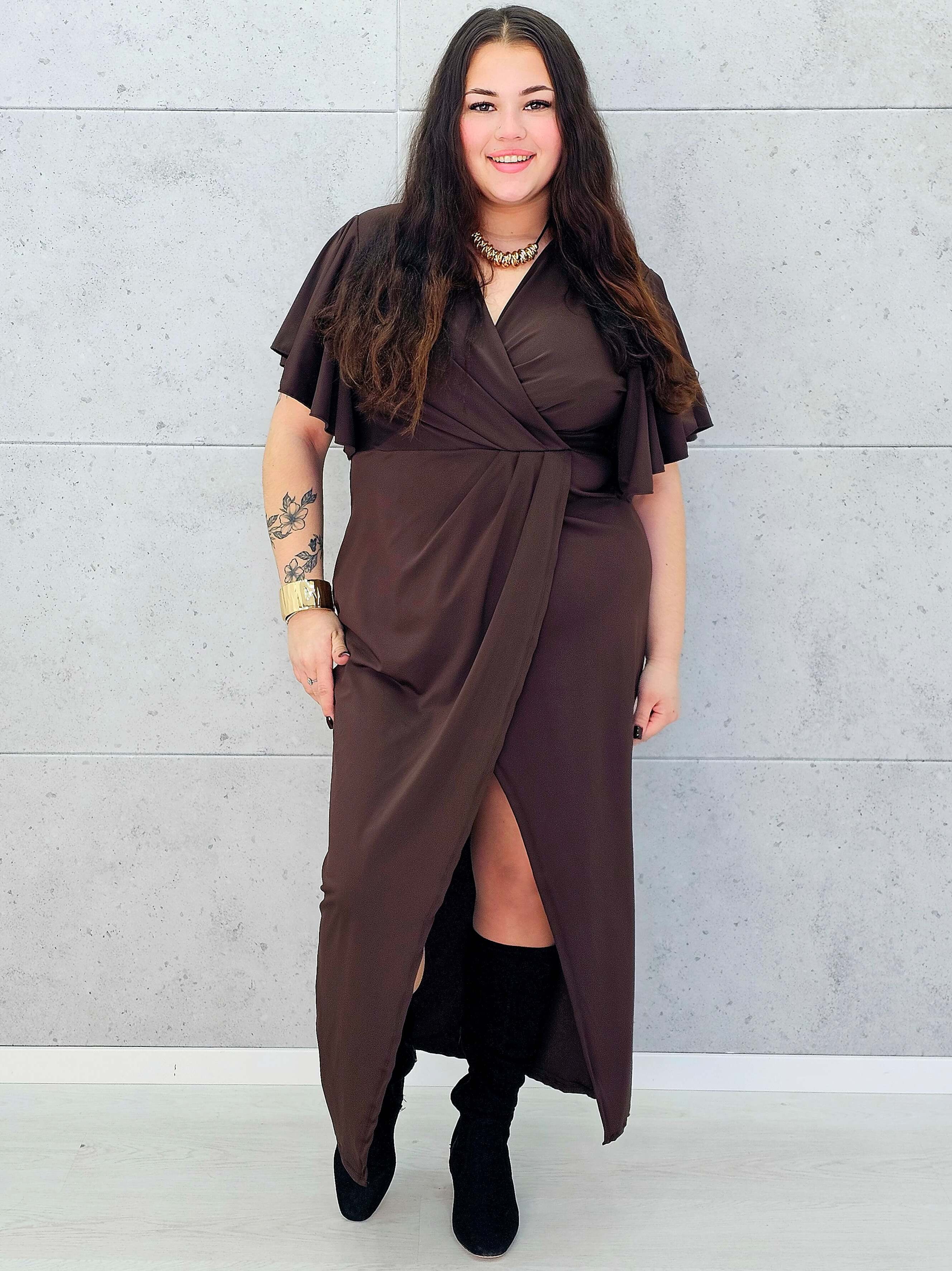 Sukienka plus size z kopertowym dekoltem – elegancja i wygoda w nowoczesnym wydaniu Stylowa XL
