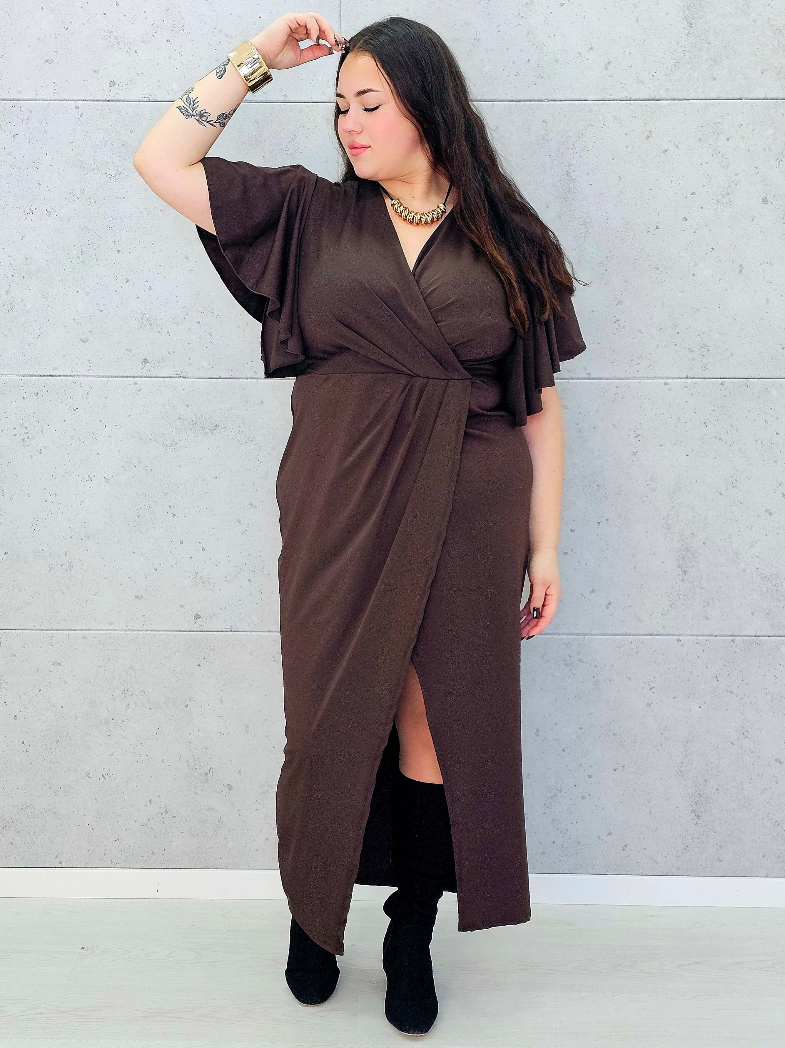 Sukienka plus size z kopertowym dekoltem – elegancja i wygoda w nowoczesnym wydaniu Stylowa XL