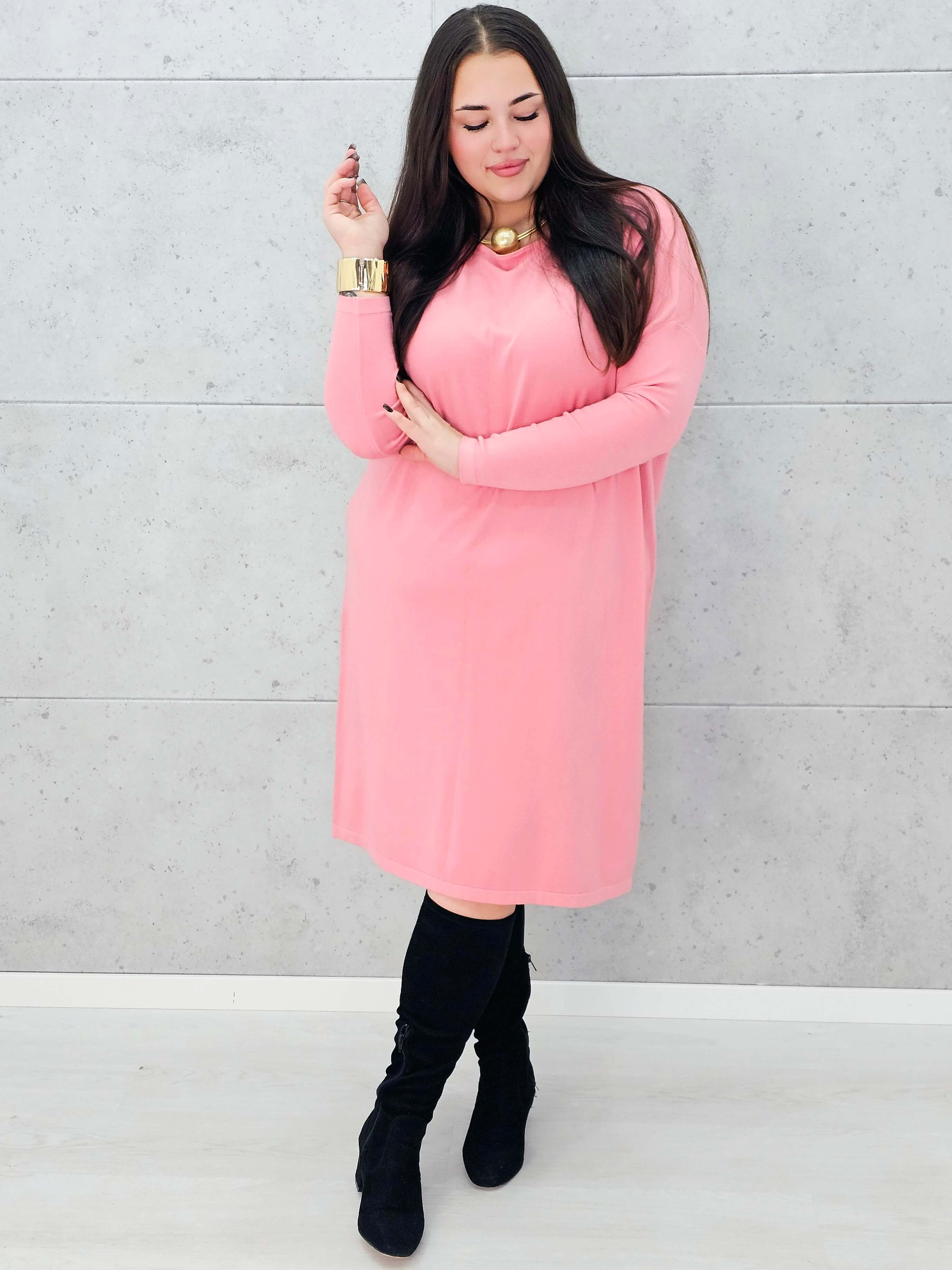 Sukienka z kokardą na plecach – kobiecy urok i komfort w rozmiarze plus size Stylowa XL