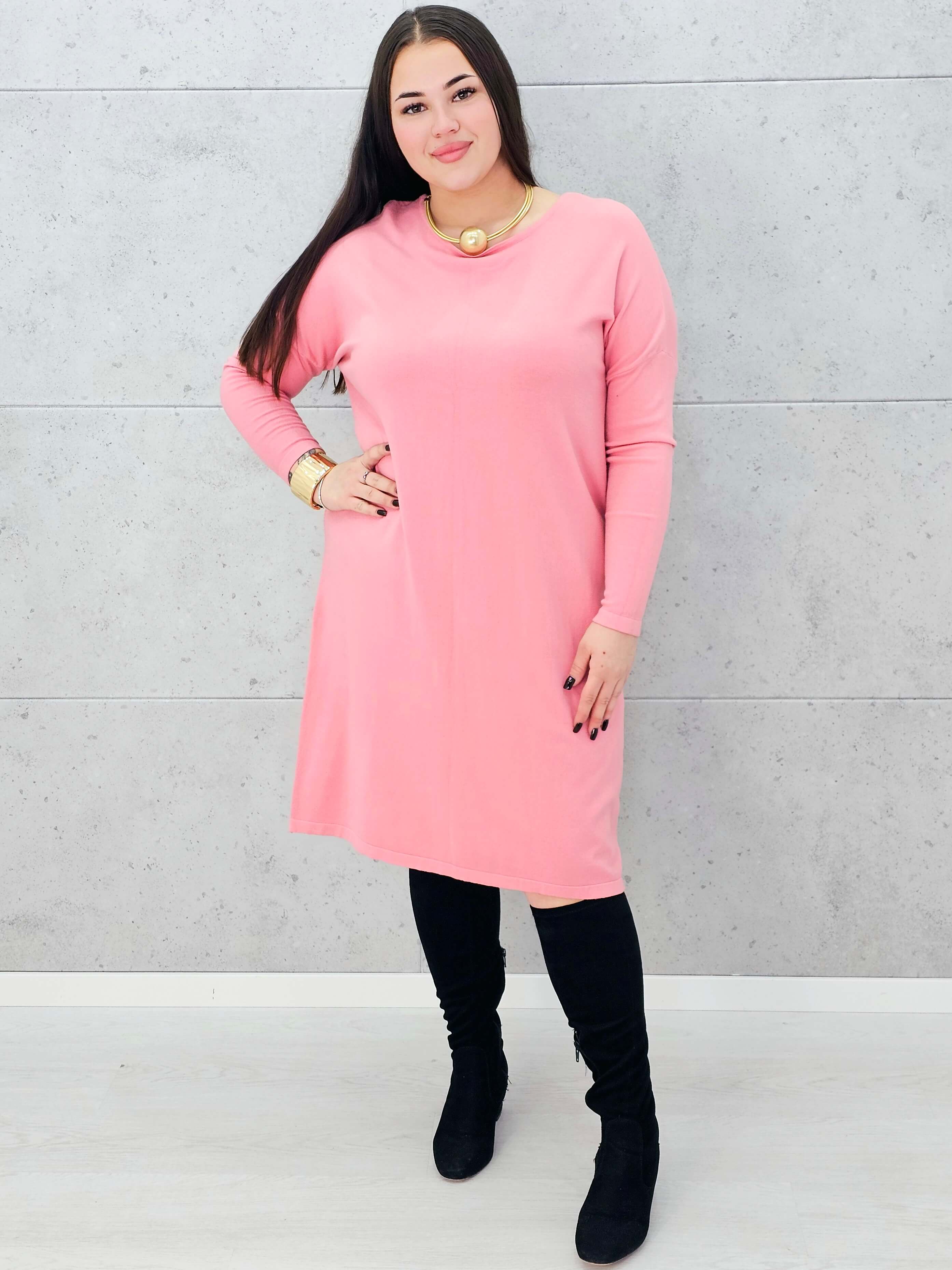 Sukienka z kokardą na plecach – kobiecy urok i komfort w rozmiarze plus size Stylowa XL