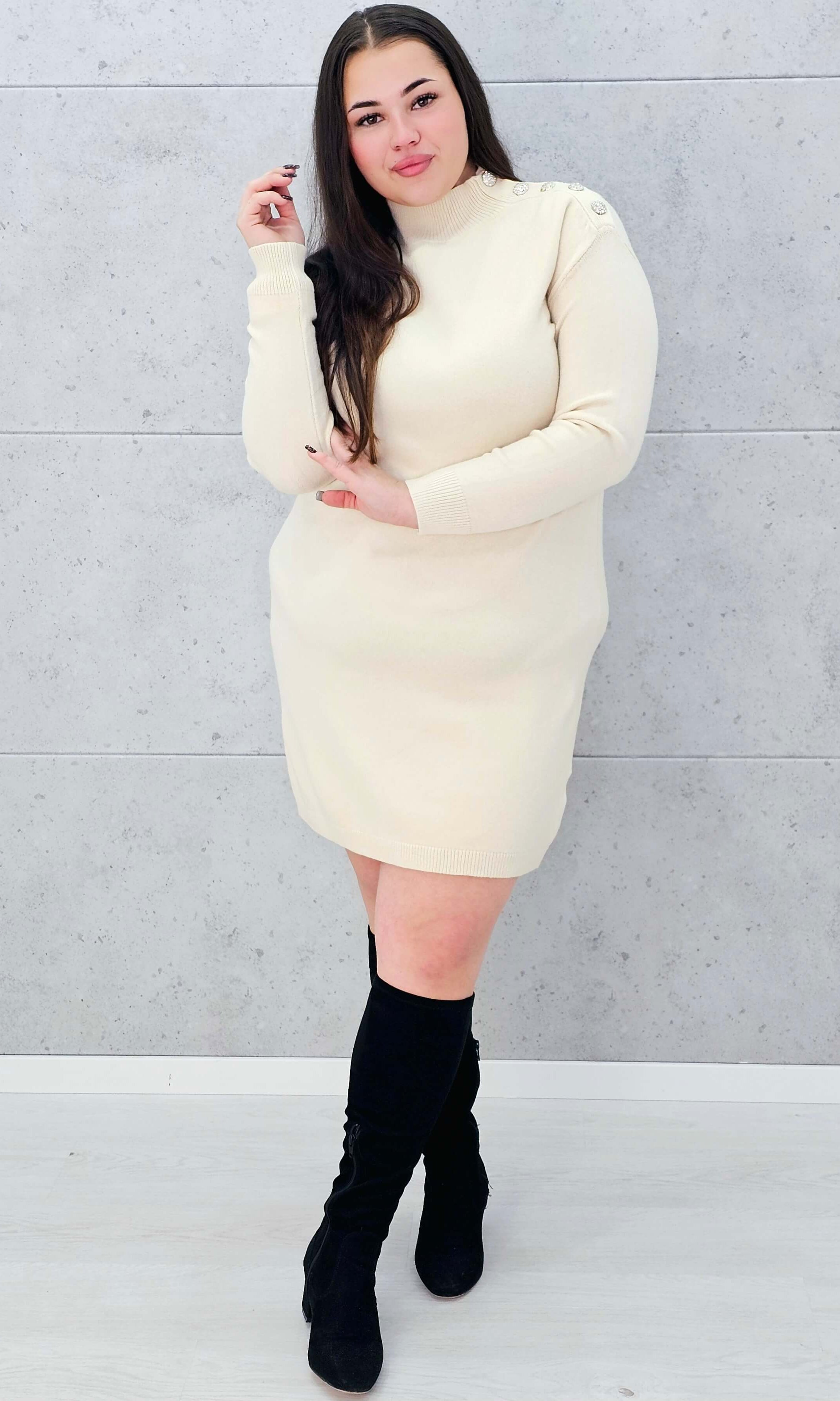 Sukienka sweterkowa z ozdobnymi guzikami na ramieniu z jednej strony Stylowa XL