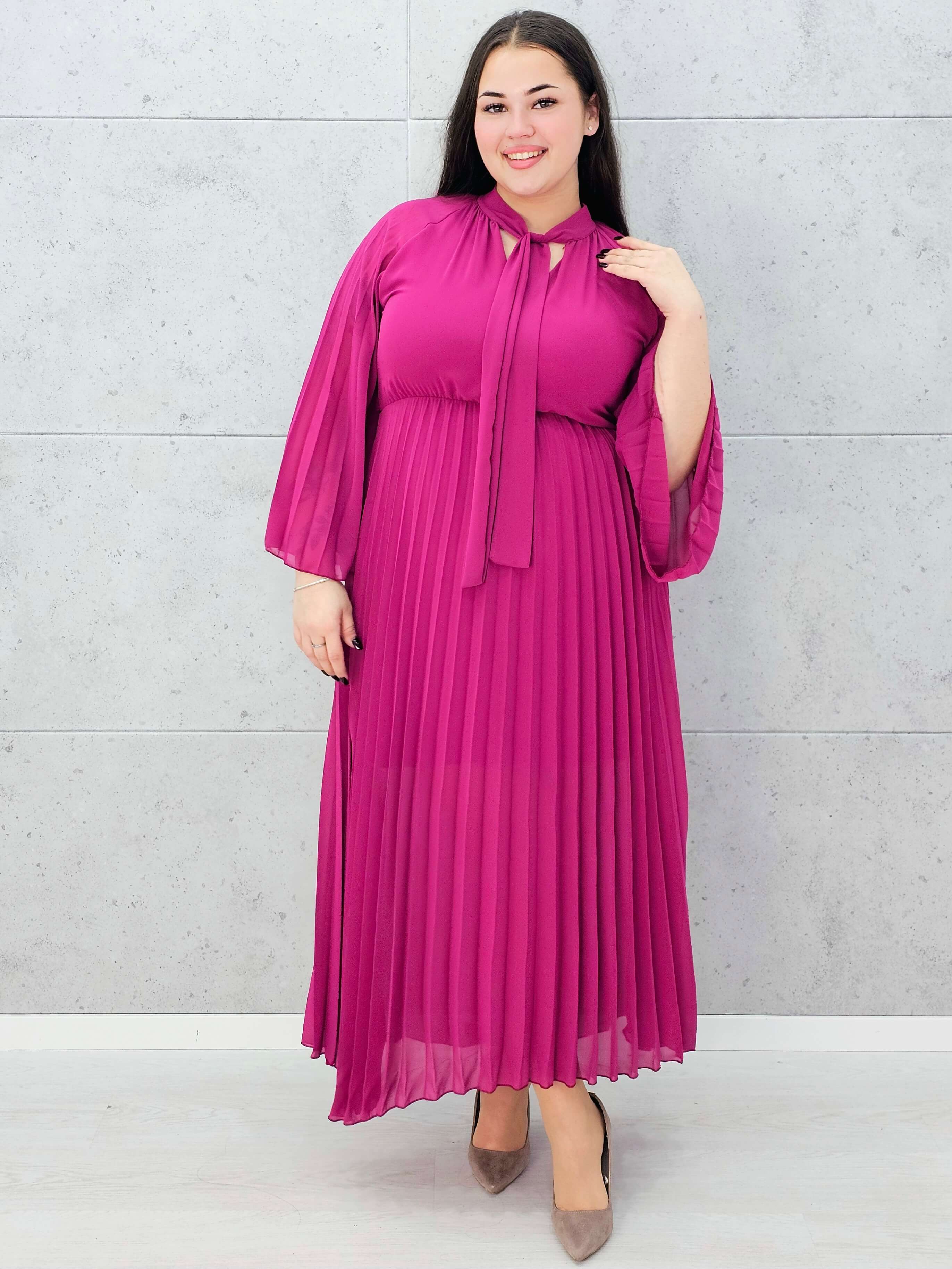 Plisowana sukienka maxi z wiązaniem pod szyją – elegancka sukienka plus size w kolorze fuksji Stylowa XL
