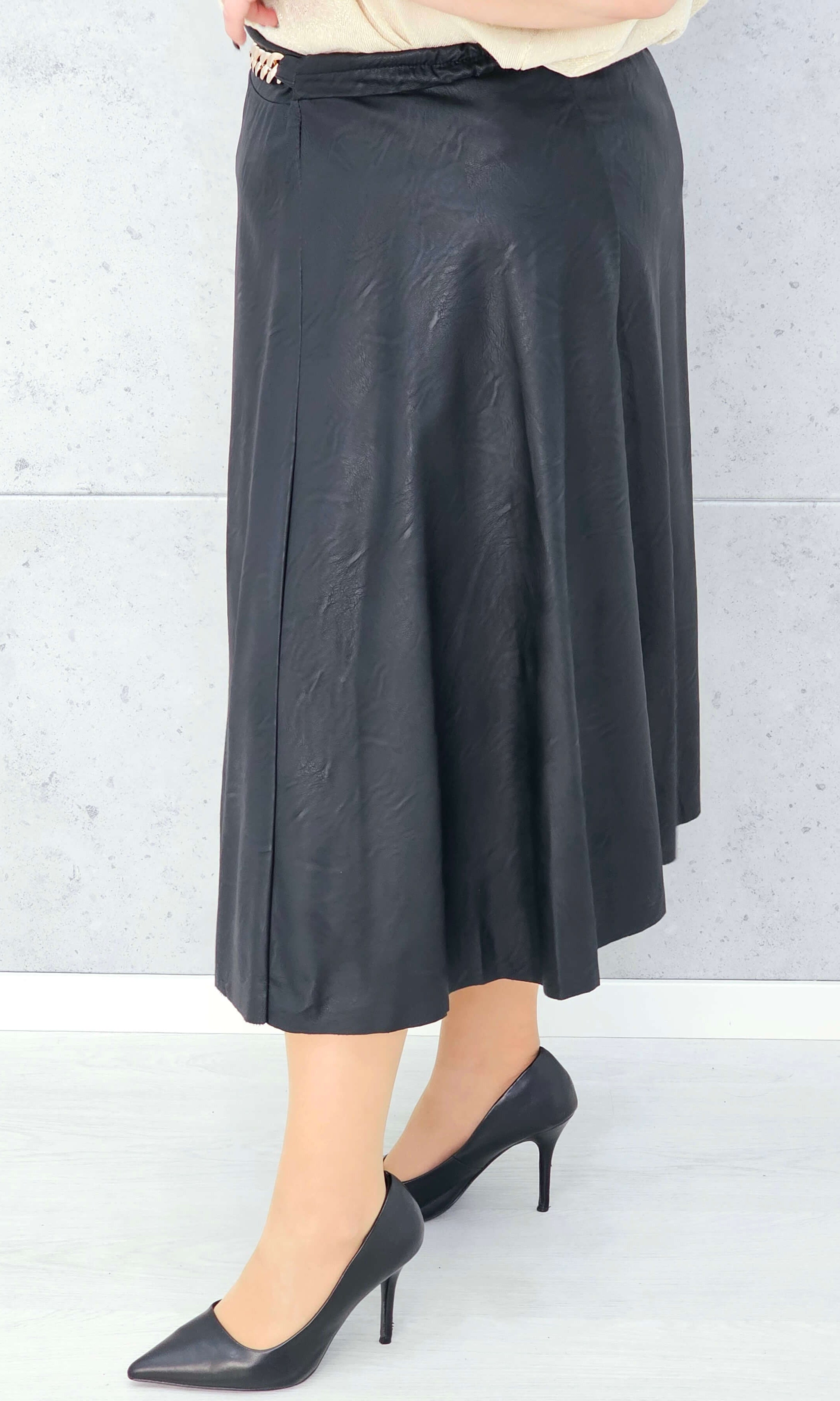 Spódnica z eko skóry, złota ozdoba w pasie Stylowa XL