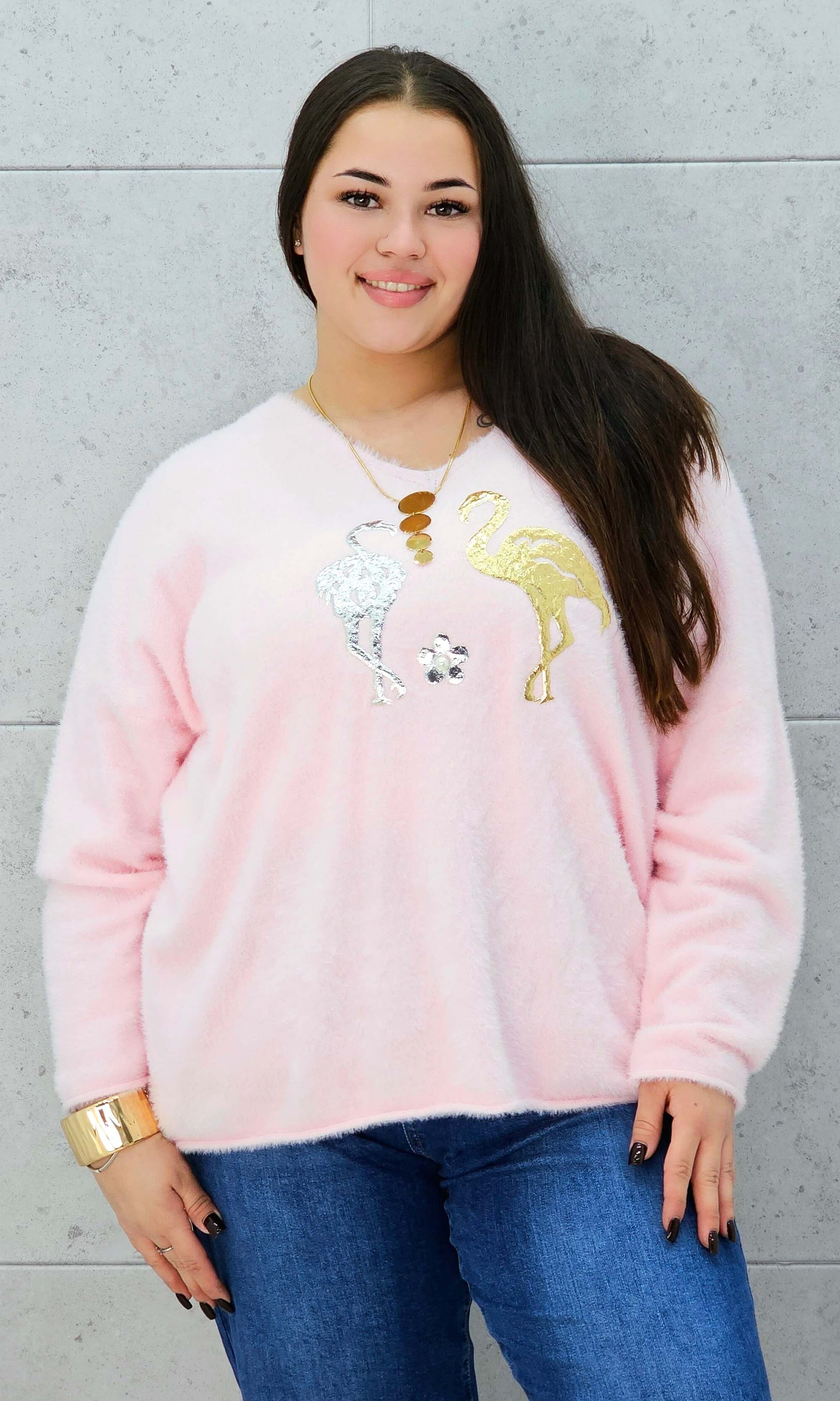 Sweter z flamingami Livans – miękki puszek plus size Stylowa XL