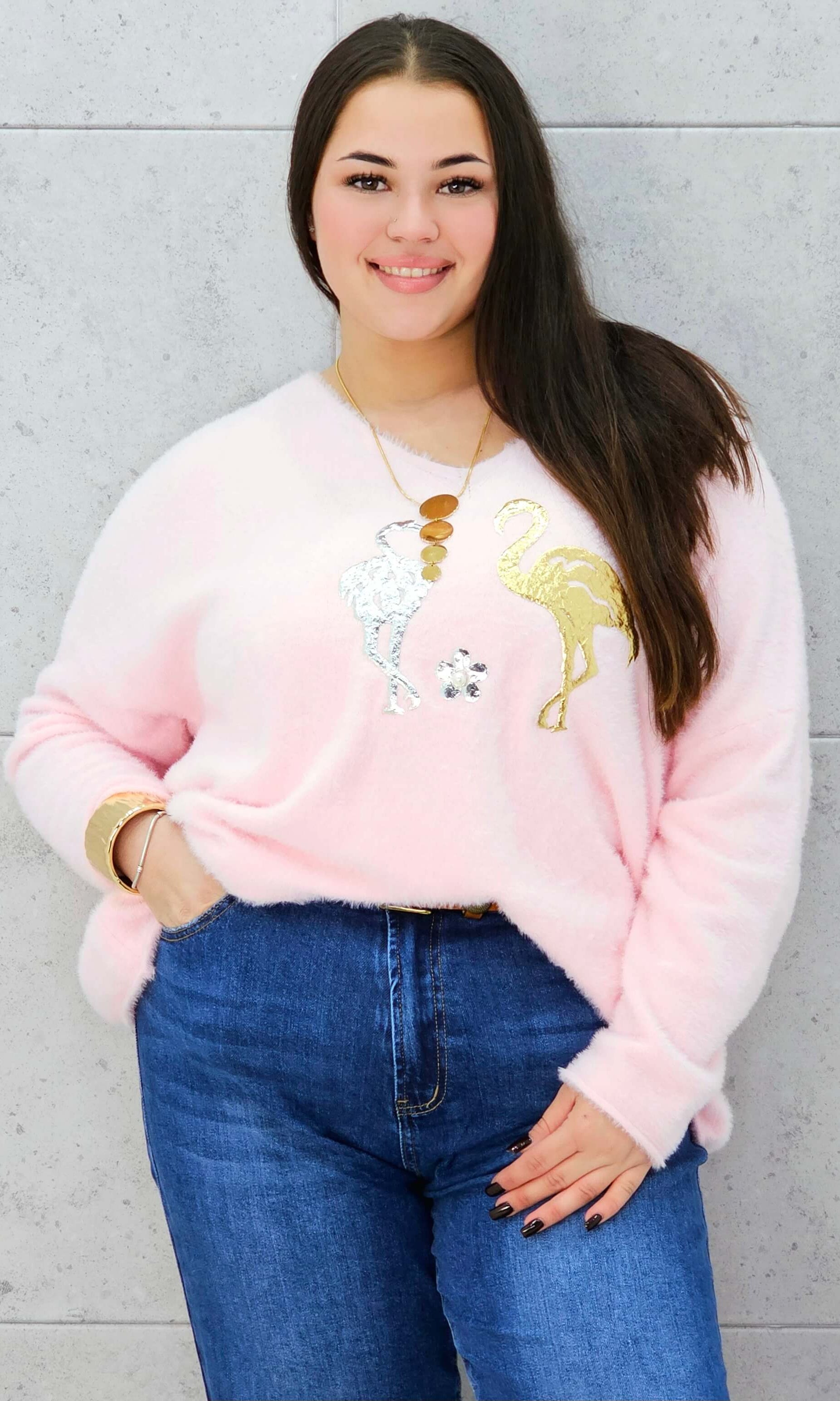 Sweter z flamingami Livans – miękki puszek plus size Stylowa XL