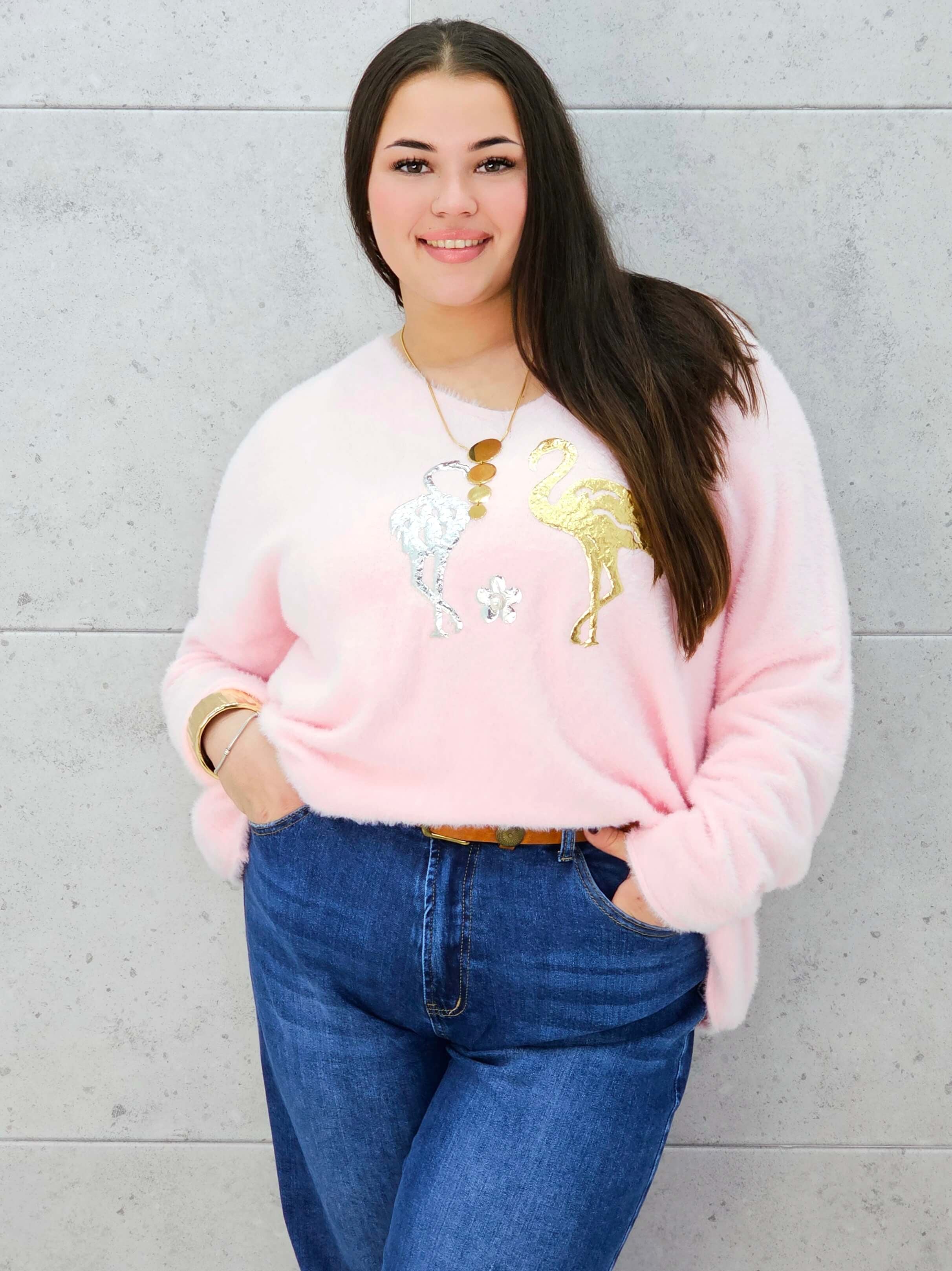 Sweter z flamingami Livans – miękki puszek plus size Stylowa XL