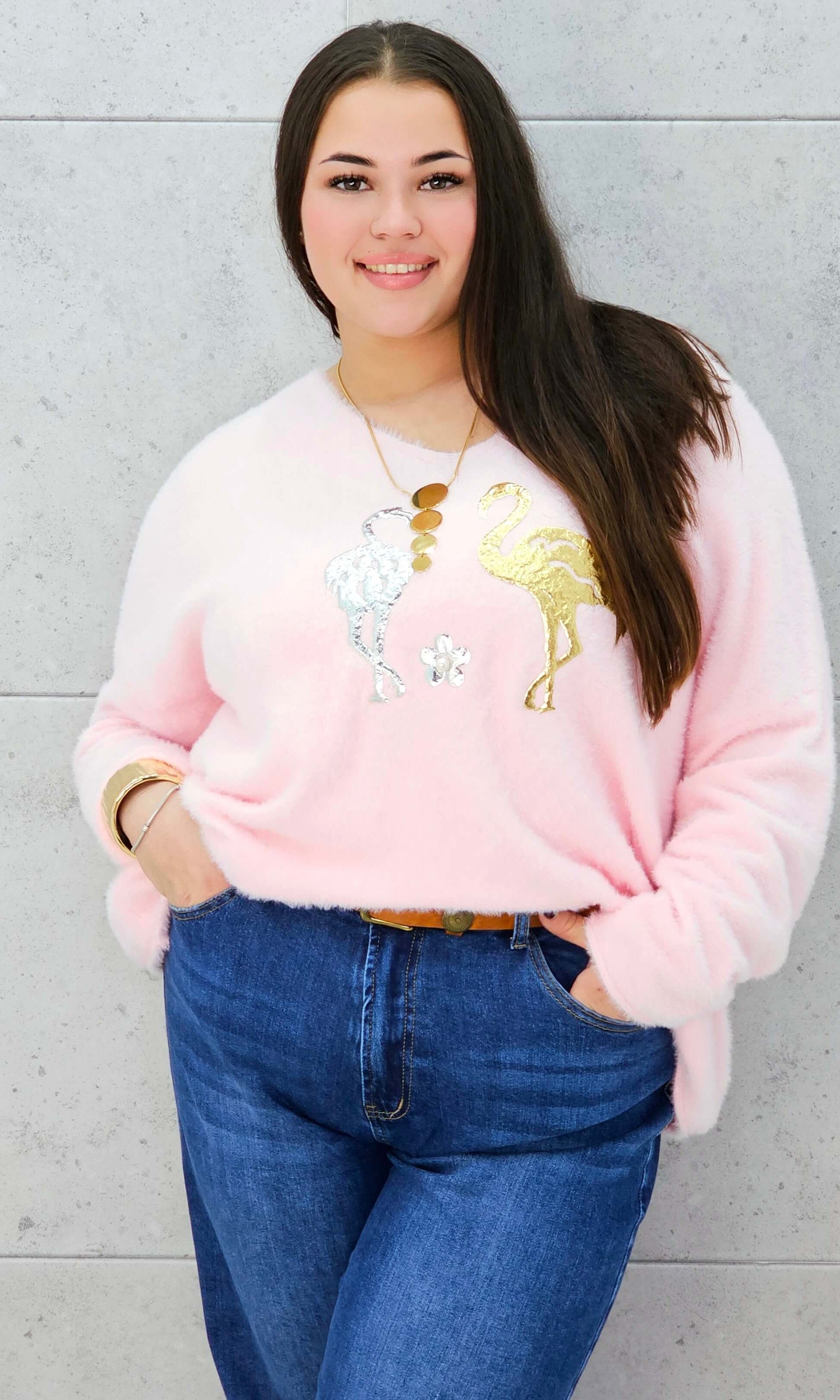 Sweter z flamingami Livans – miękki puszek plus size Stylowa XL