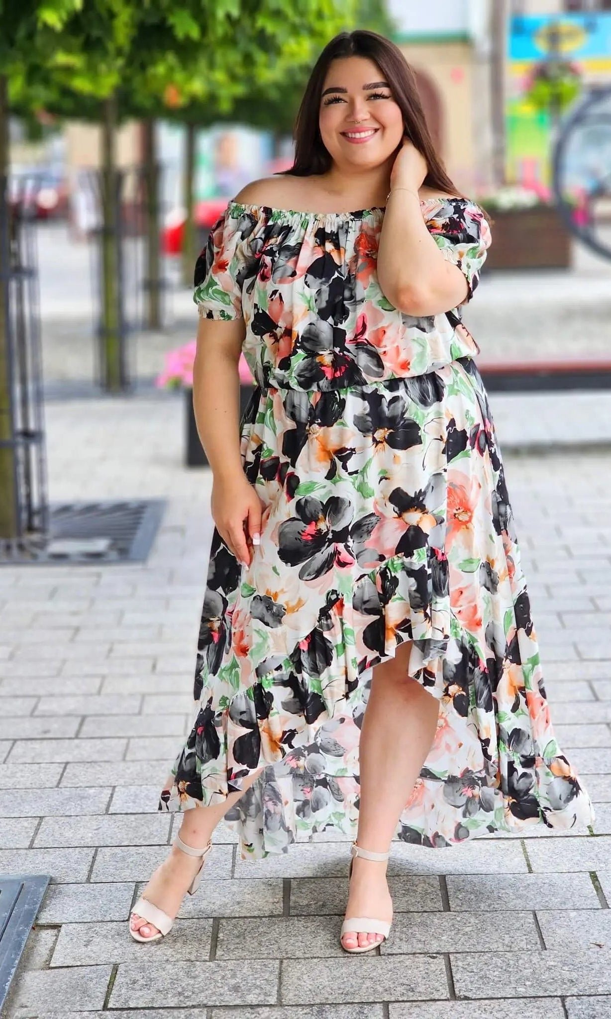 Asymetryczna sukienka hiszpanka z kwiatowym printem Stylowa XL