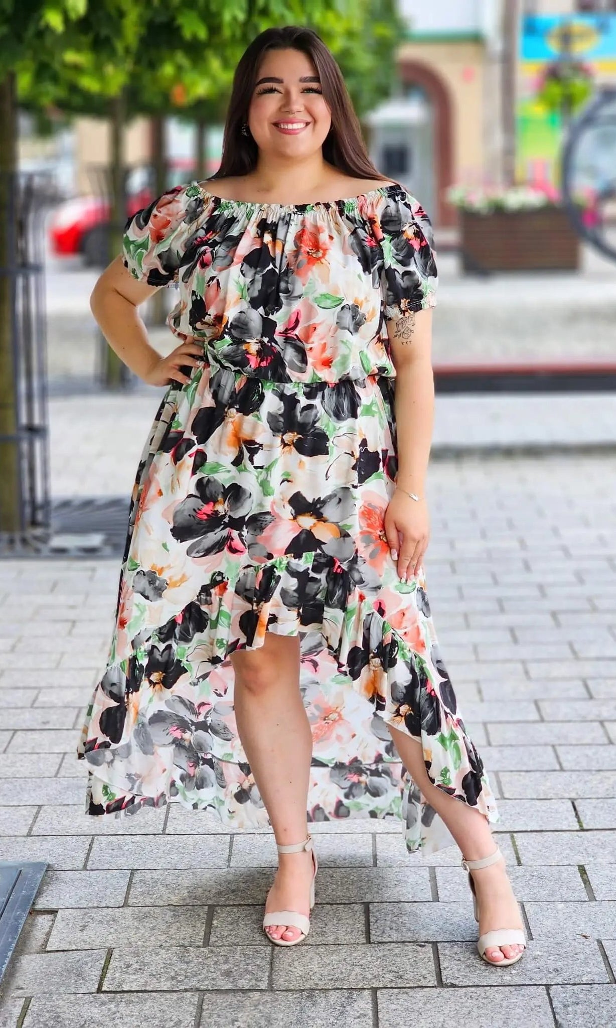 Asymetryczna sukienka hiszpanka z kwiatowym printem Stylowa XL