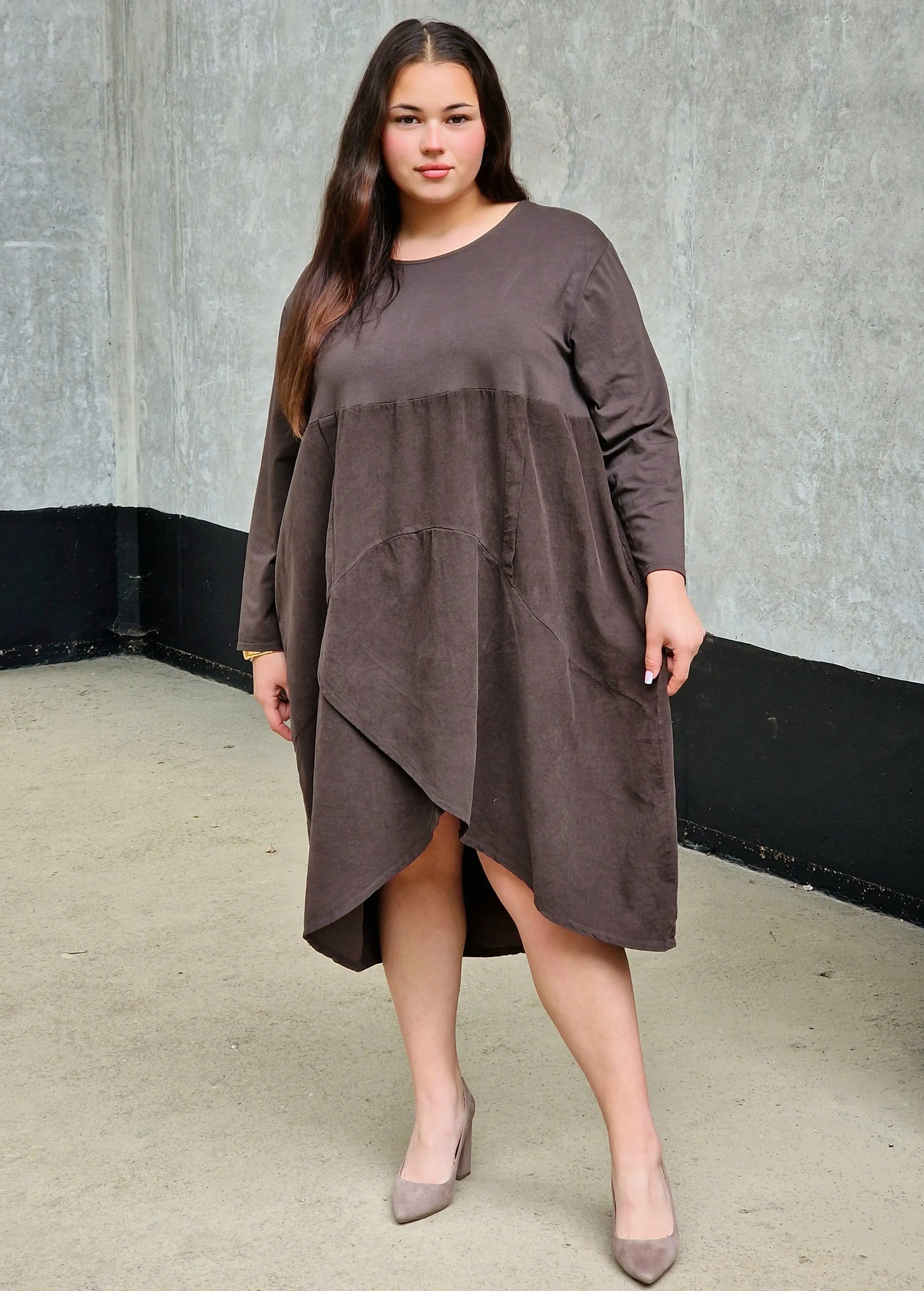 Asymetryczna sukienka z kieszenią Stylowa XL