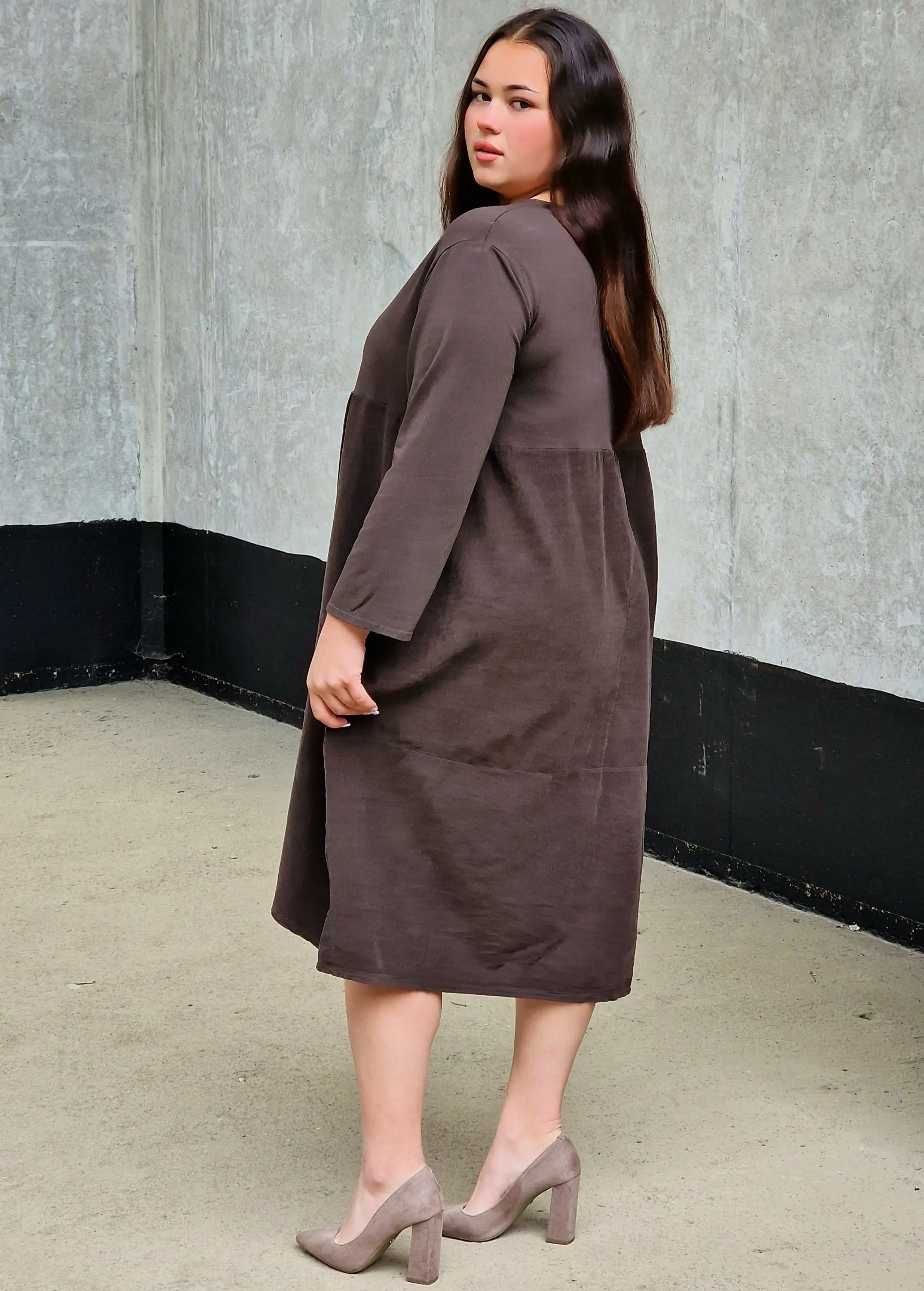 Asymetryczna sukienka z kieszenią Stylowa XL