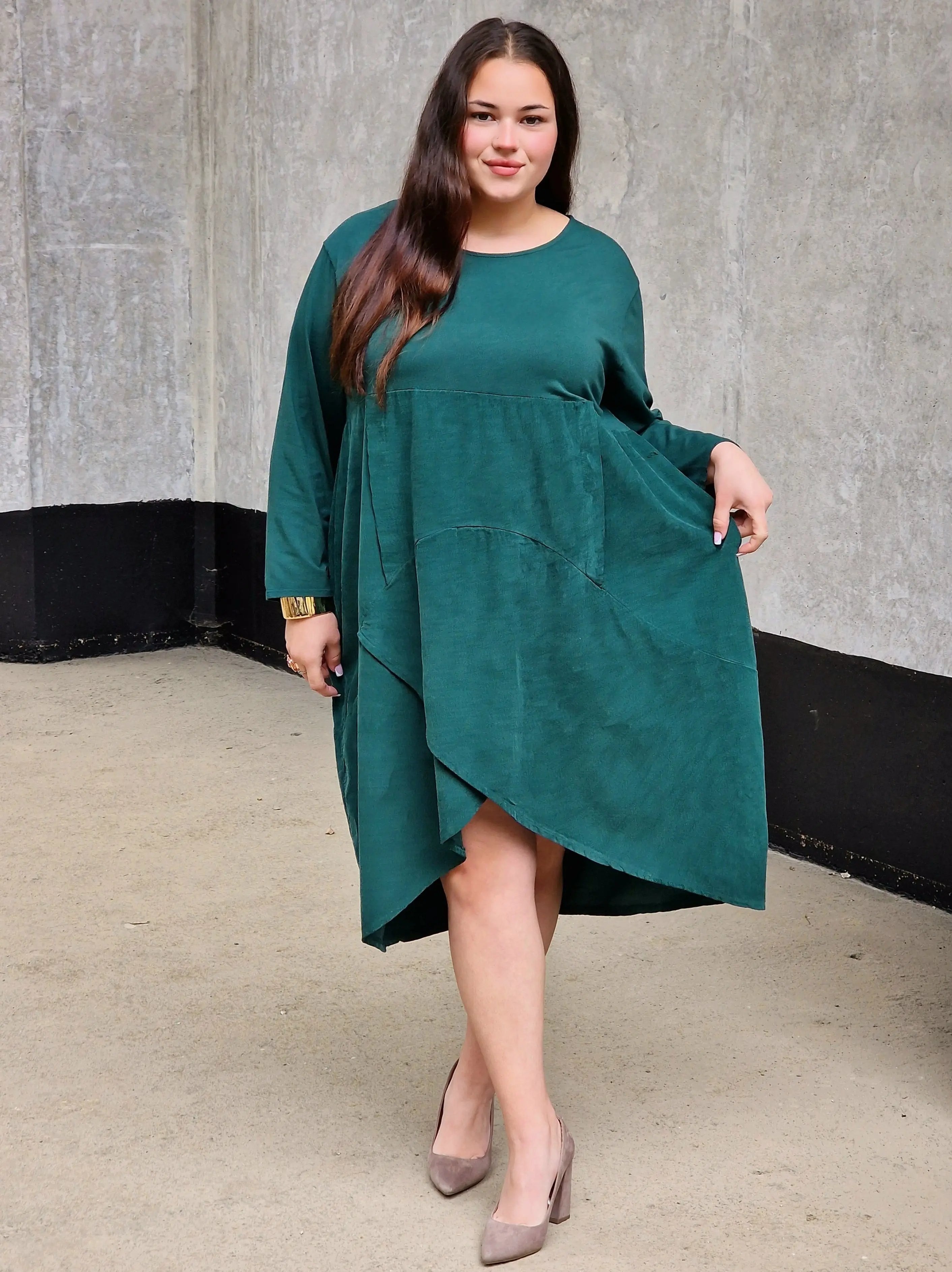 Asymetryczna sukienka z kieszenią Stylowa XL