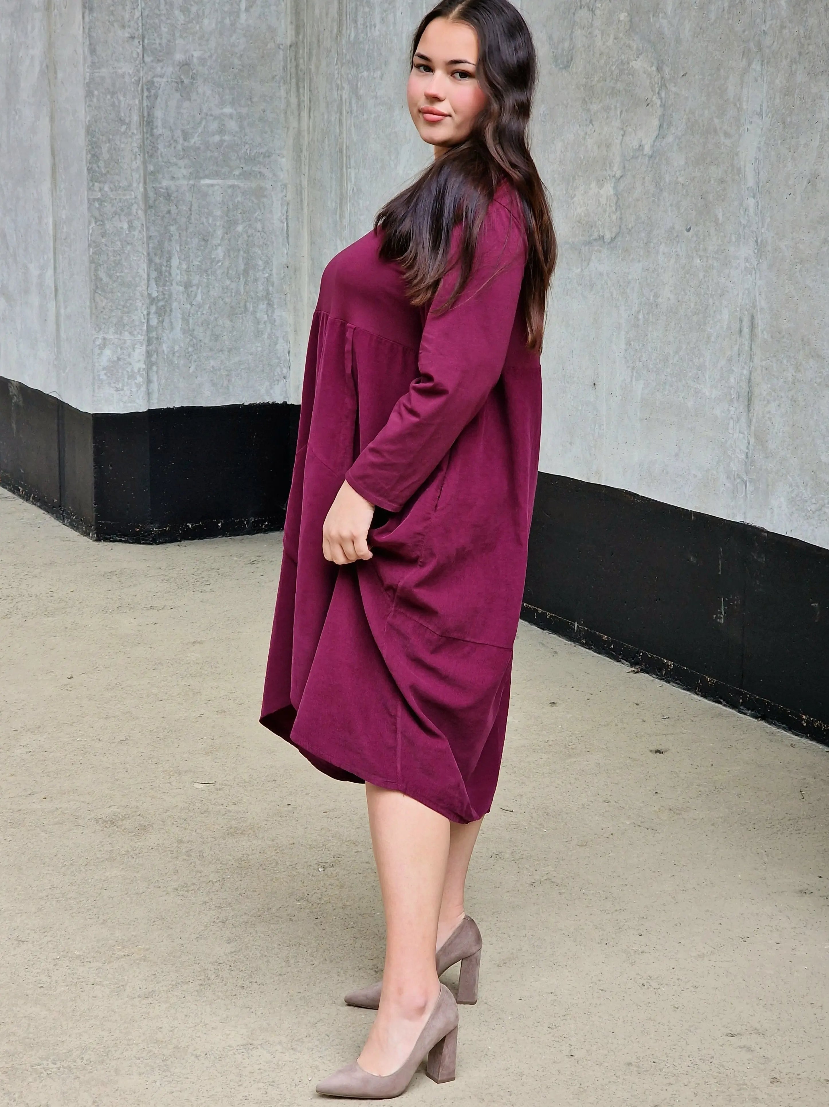 Asymetryczna sukienka z kieszenią Stylowa XL