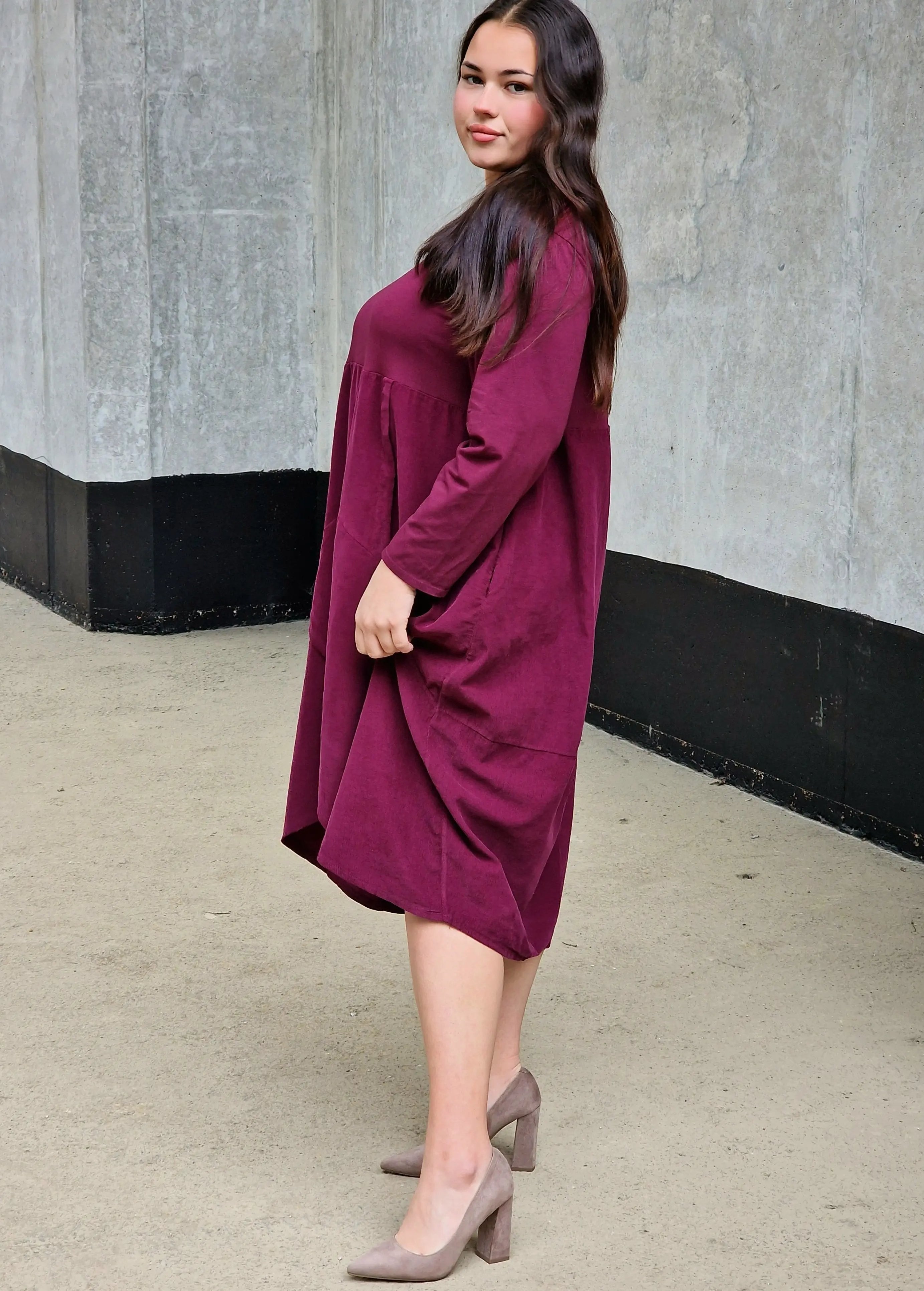 Asymetryczna sukienka z kieszenią Stylowa XL