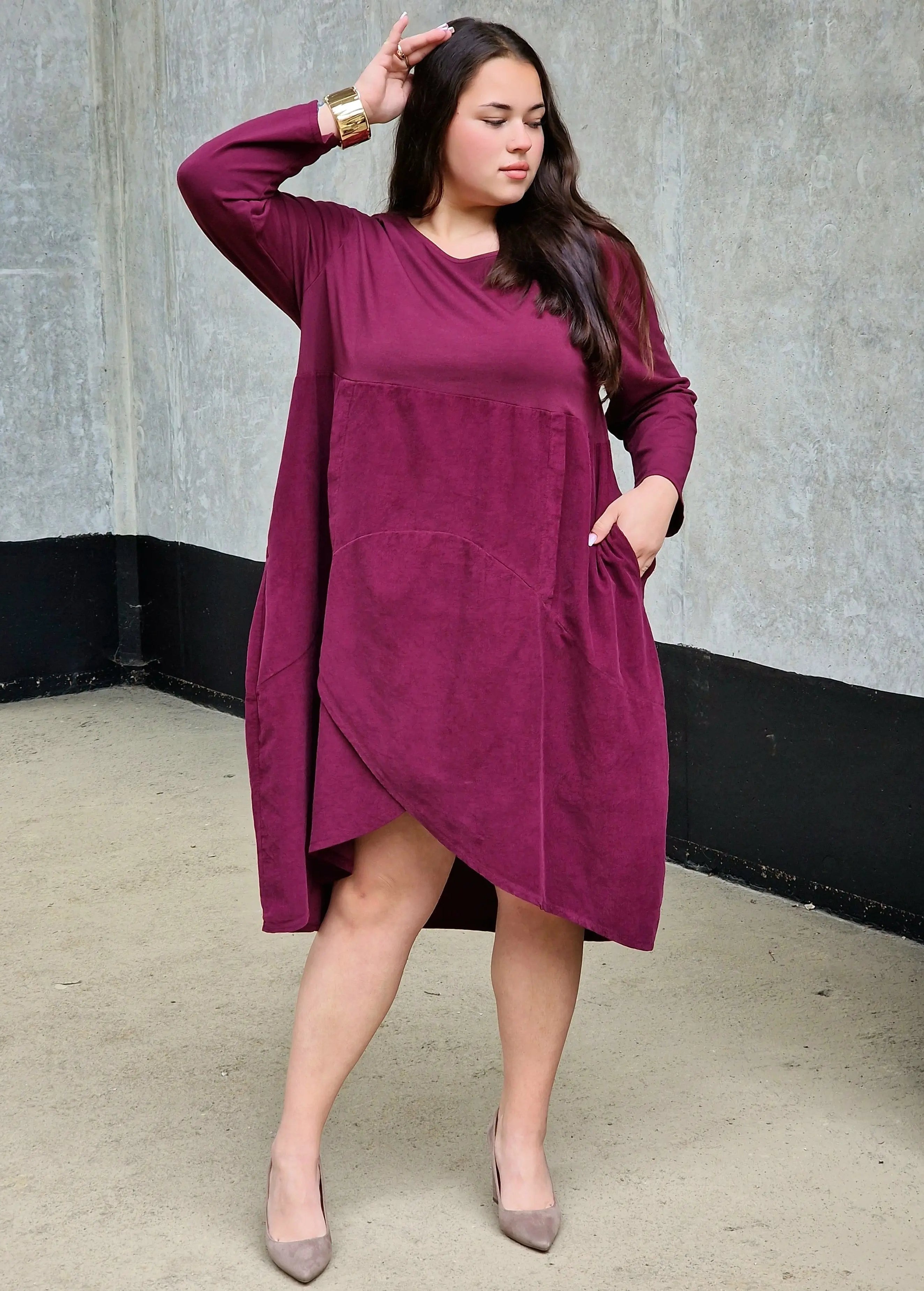 Asymetryczna sukienka z kieszenią Stylowa XL