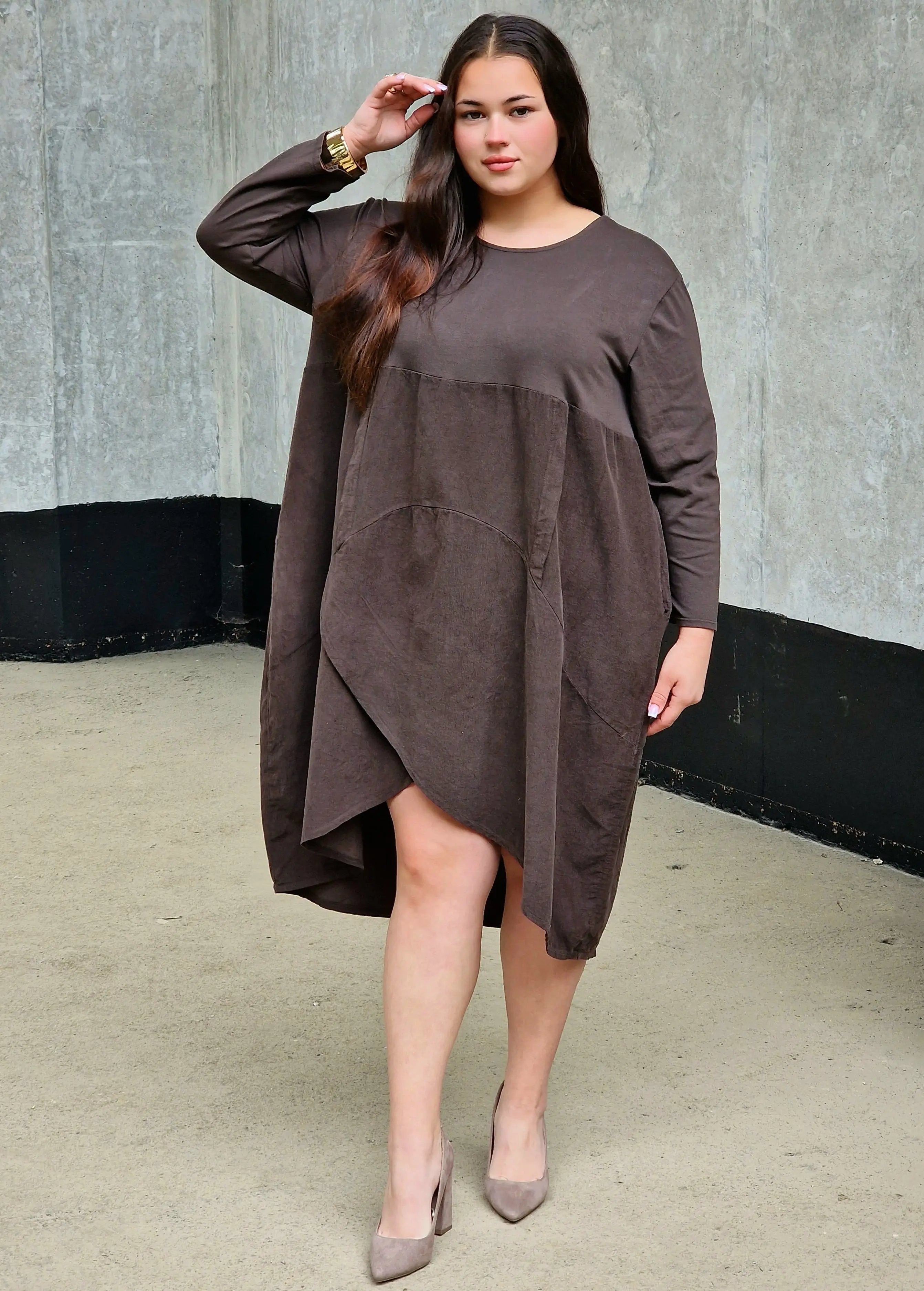 Asymetryczna sukienka z kieszenią Stylowa XL