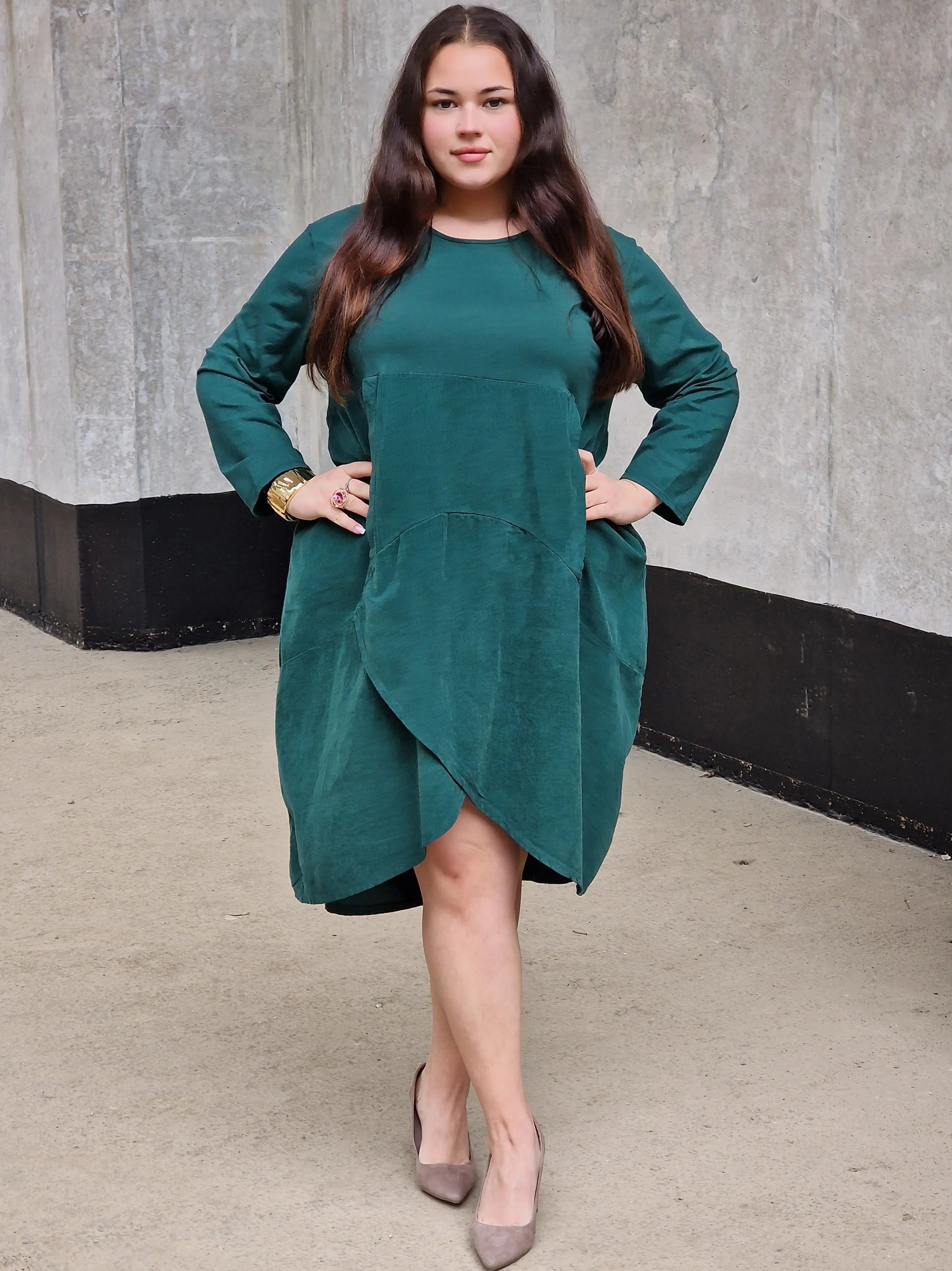 Asymetryczna sukienka z kieszenią Stylowa XL