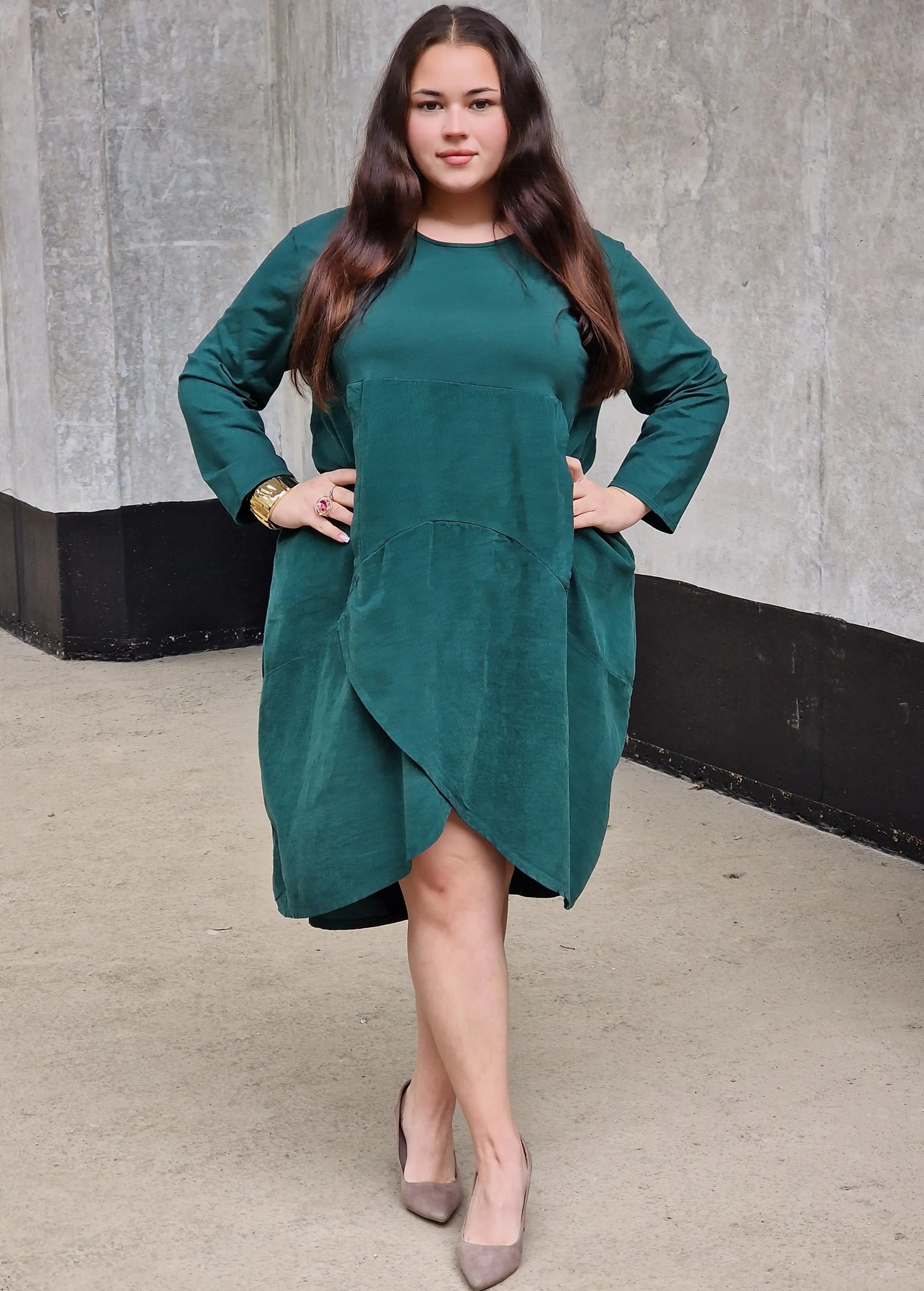 Asymetryczna sukienka z kieszenią Stylowa XL