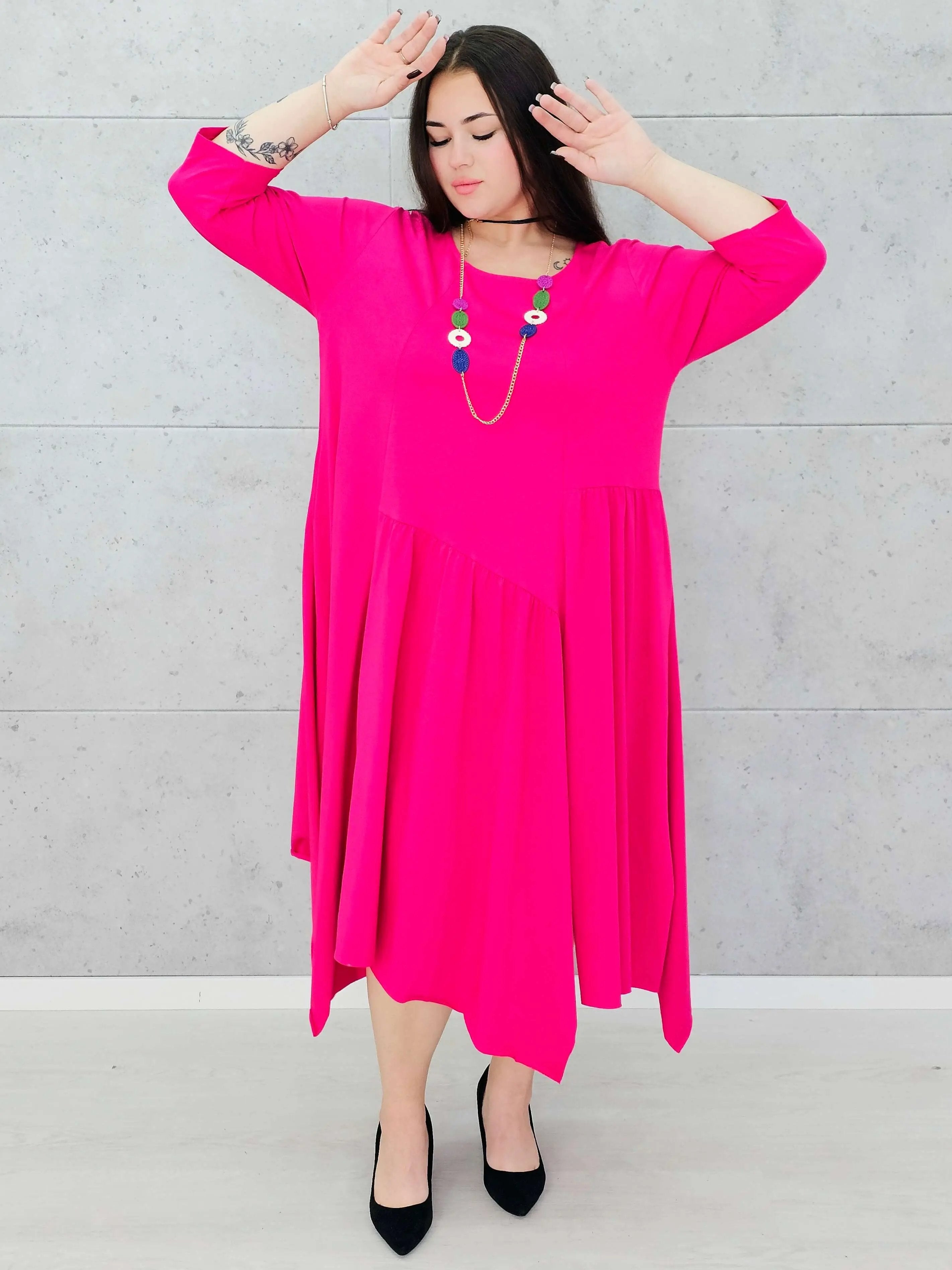 Asymetryczna sukienka z miękkiej dzianiny– moda dla kobiet plus size Stylowa XL