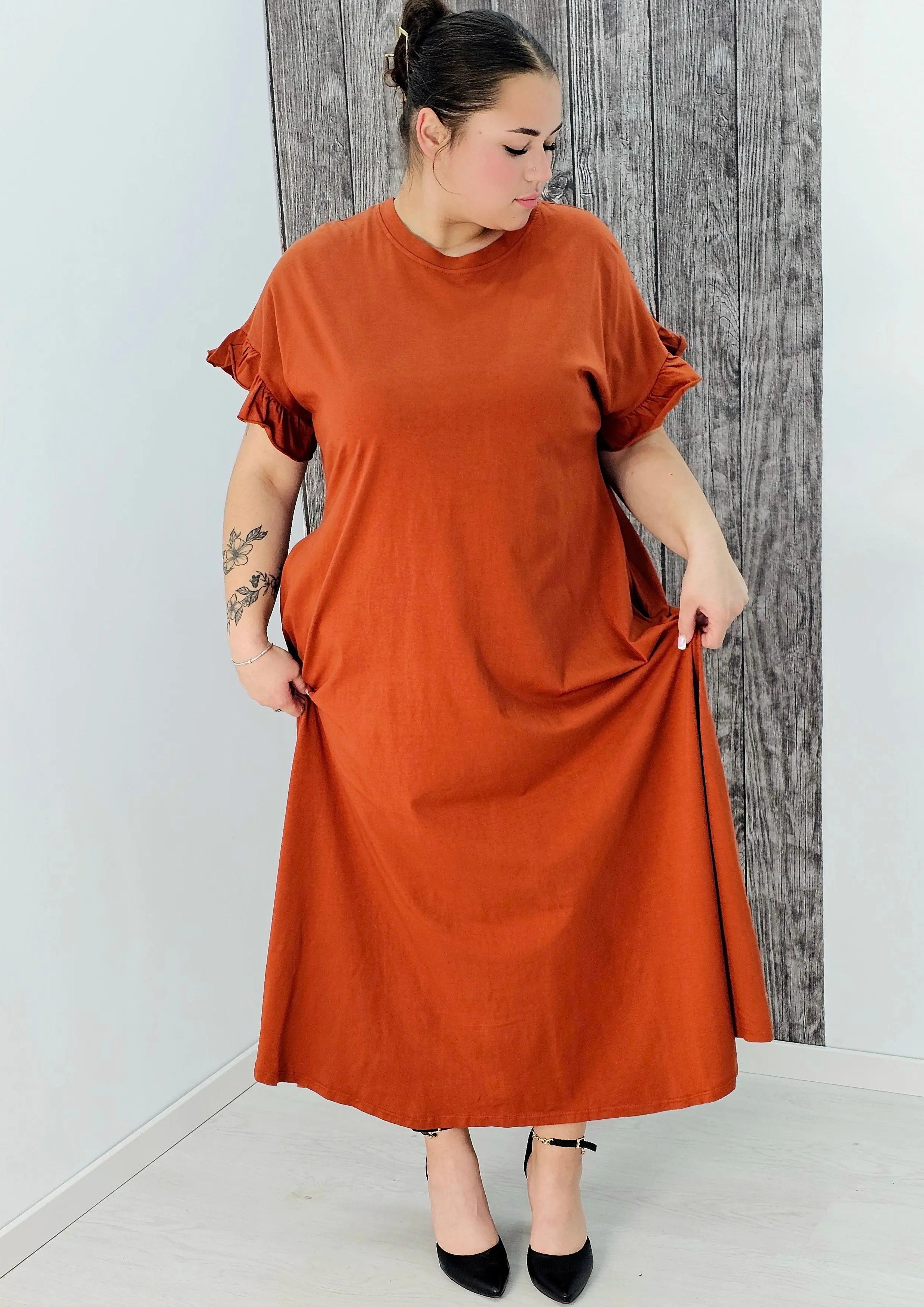 Bawełniana sukienka maxi z falbankami Stylowa XL