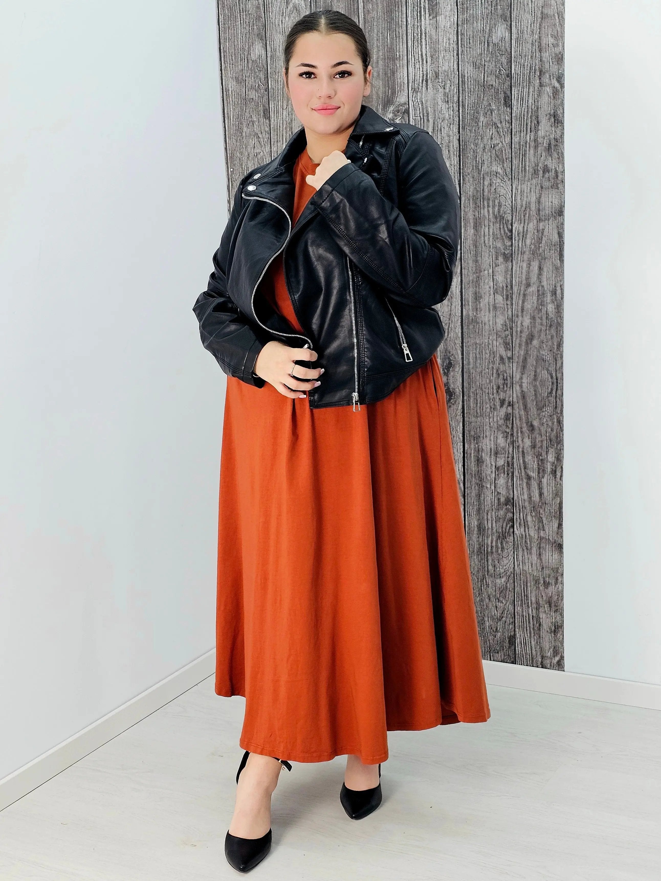 Bawełniana sukienka maxi z falbankami Stylowa XL