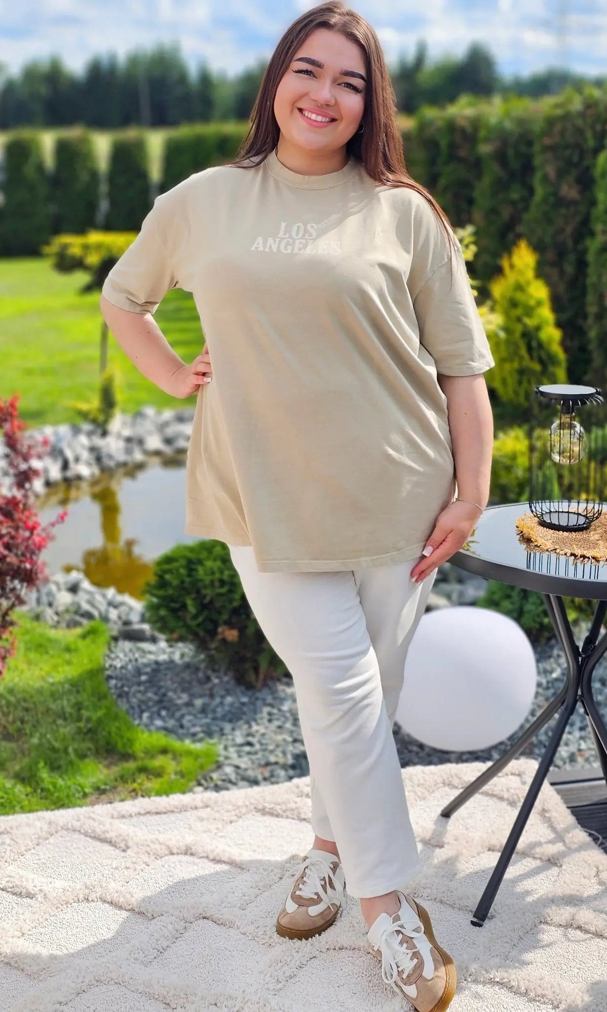 Beżowa koszulka z grafiką „Los Angeles” Stylowa XL