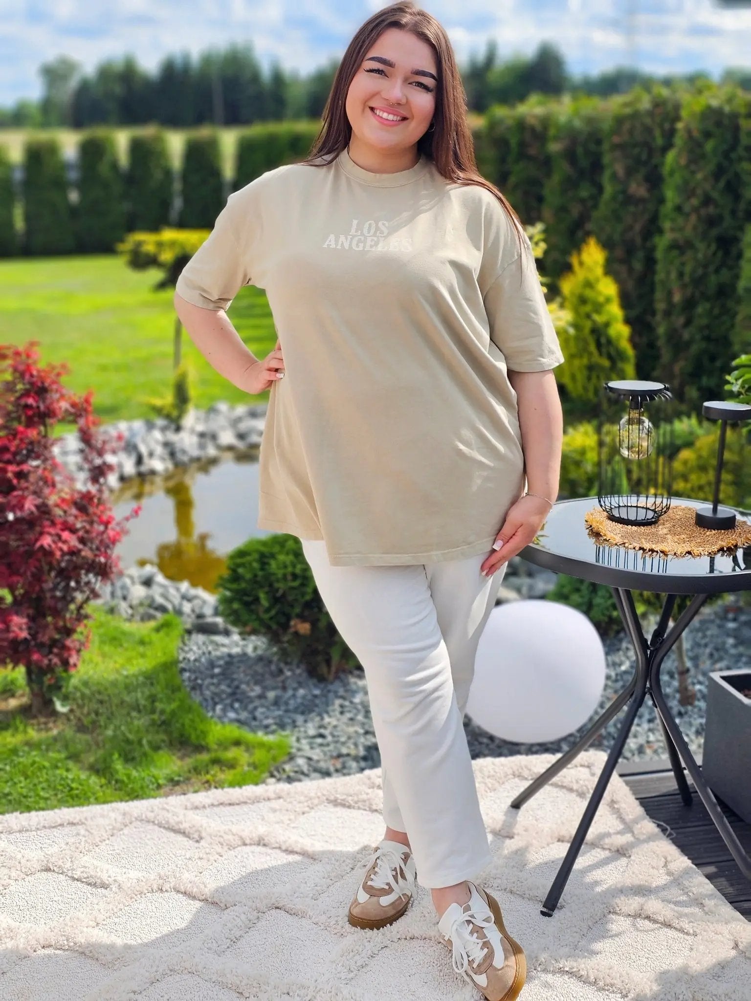 Beżowa koszulka z grafiką „Los Angeles” Stylowa XL