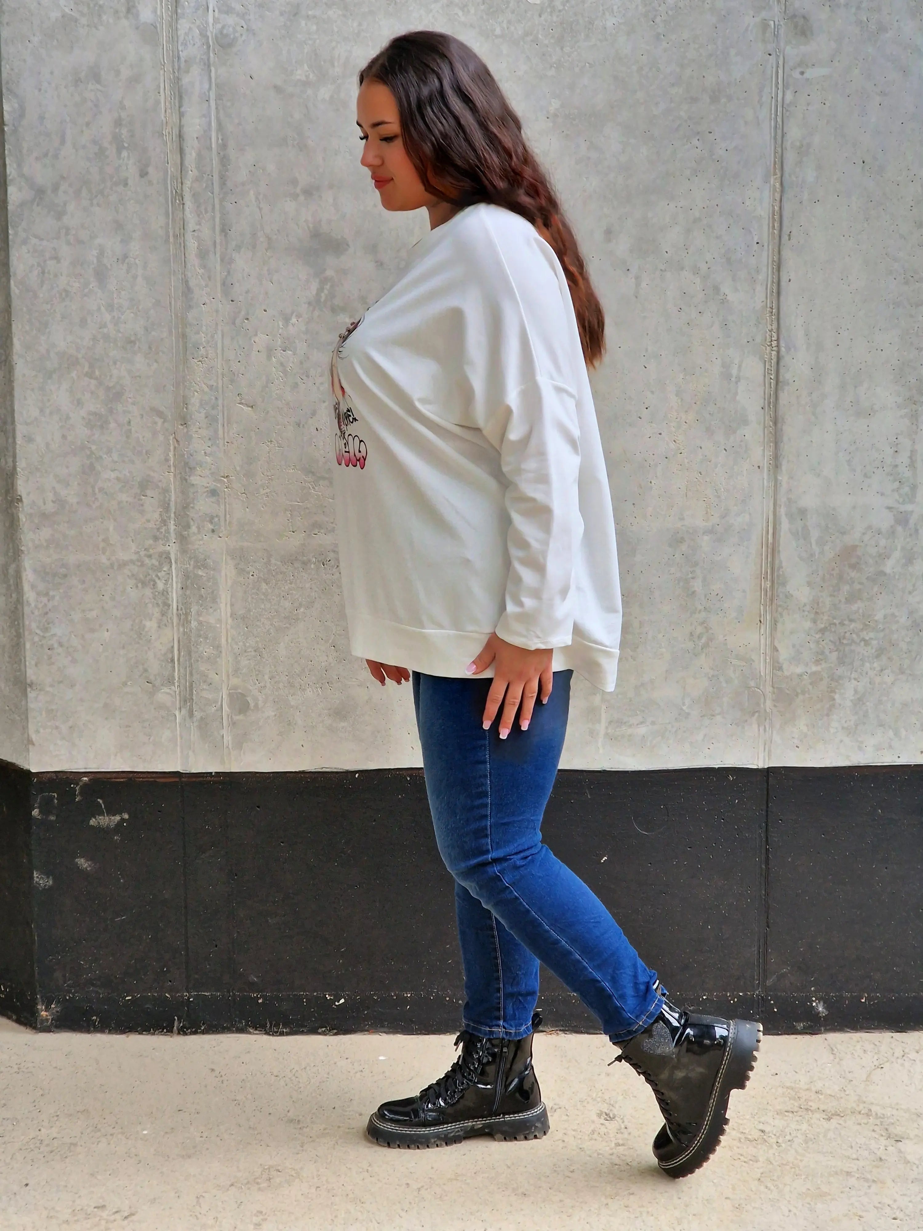 Biała bluza plus size z nadrukiem – wygodna i stylowa Stylowa XL Stylowa XL