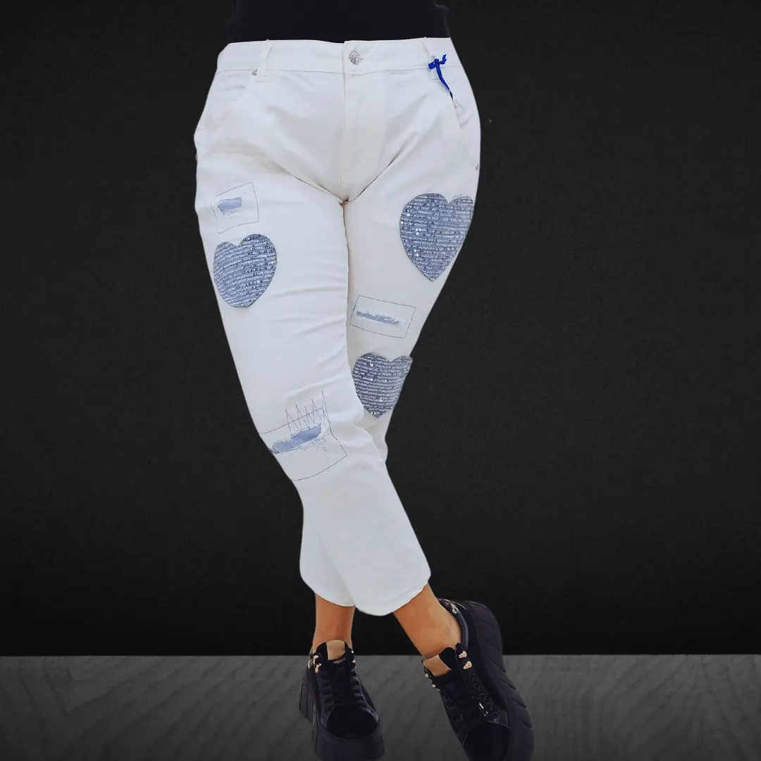 Białe spodnie jeansowe z naszywkami w kształcie serca Stylowa XL