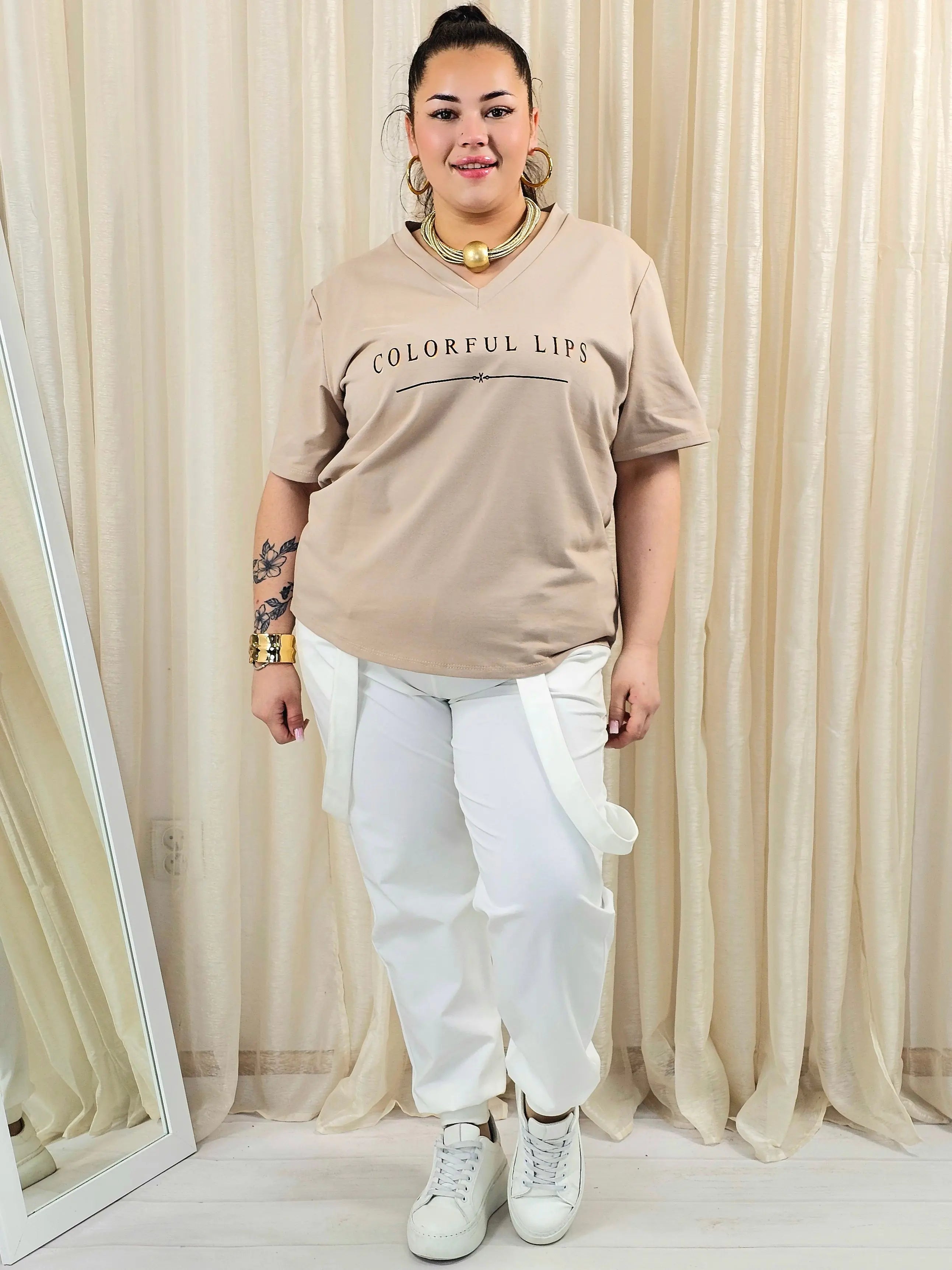 Białe spodnie plus size z detalami – nowoczesna moda plus size Stylowa XL