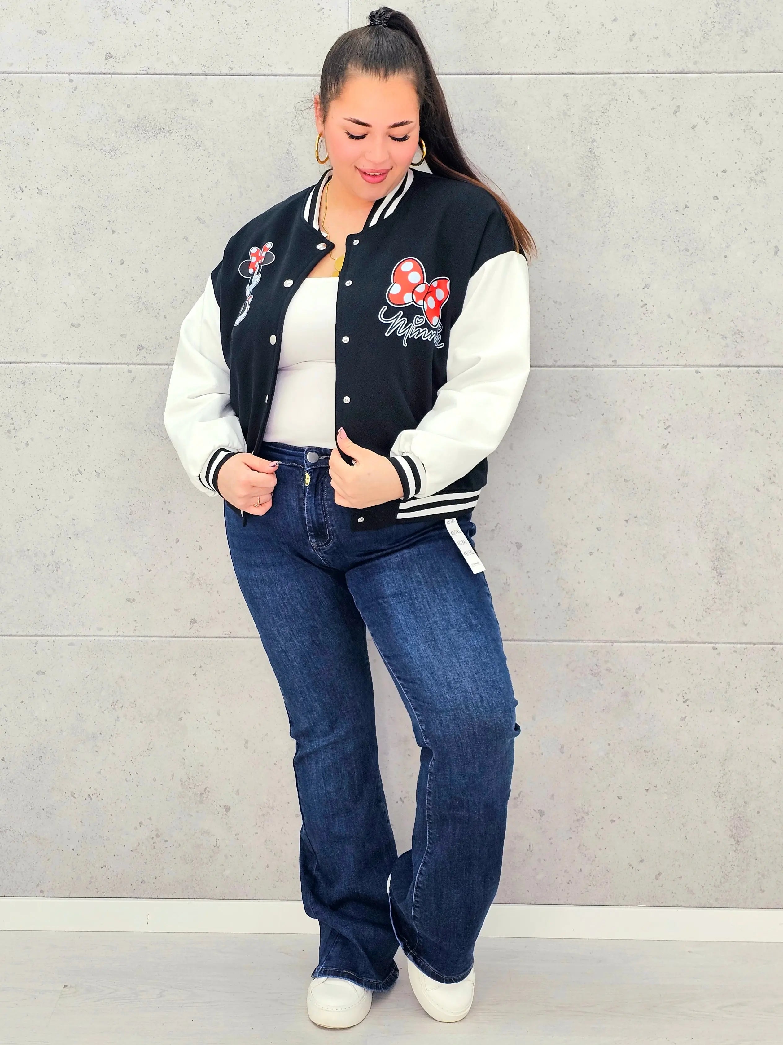 Bluza plus size Minnie czarna – sportowy styl w modzie XXL Stylowa XL