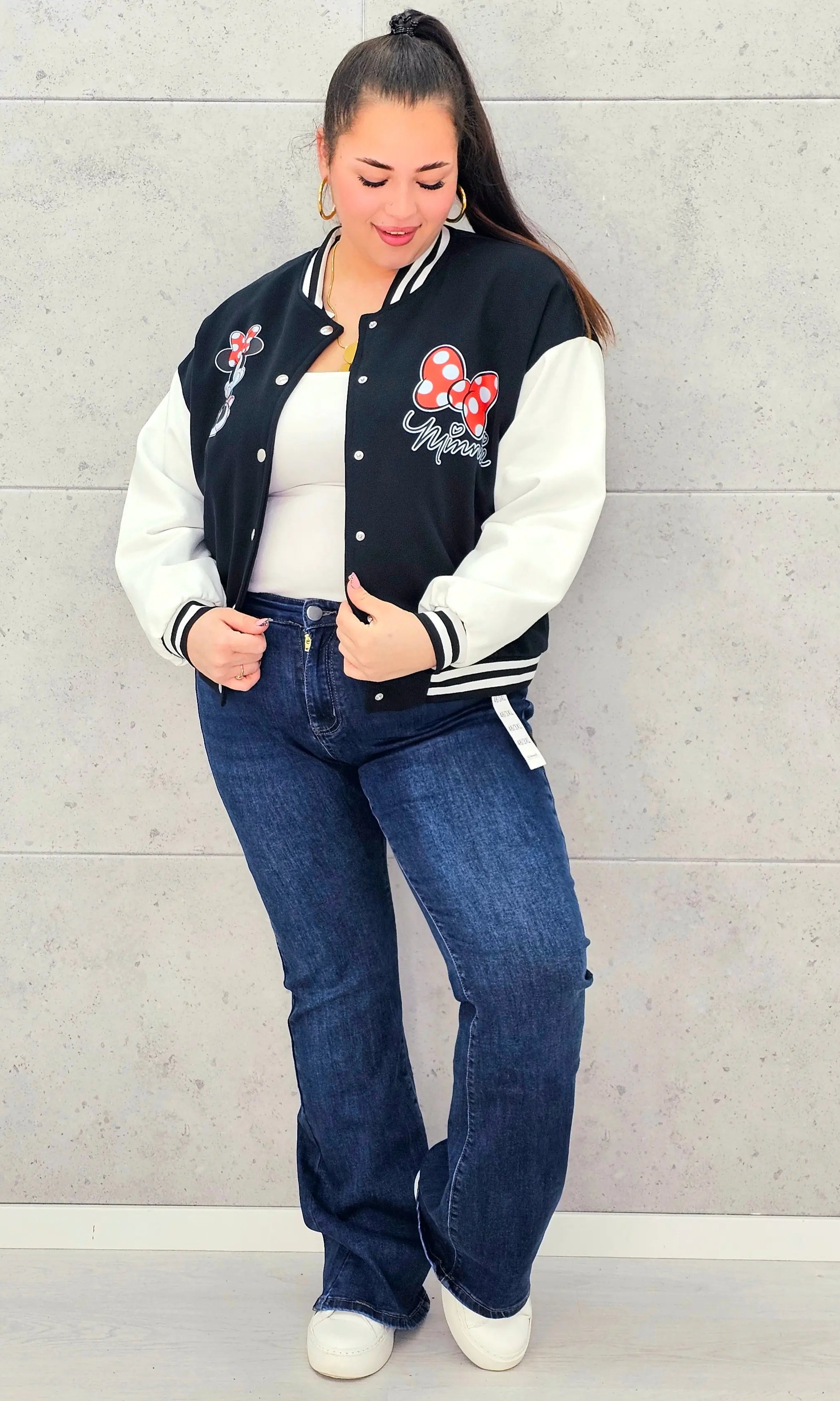 Bluza plus size Minnie czarna – sportowy styl w modzie XXL Stylowa XL