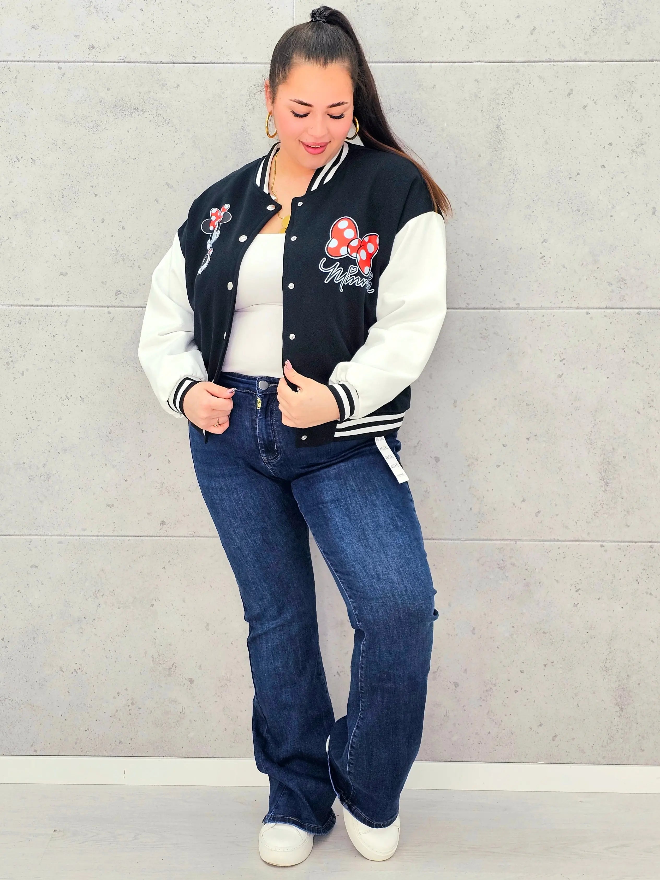 Bluza plus size Minnie czarna – sportowy styl w modzie XXL Stylowa XL