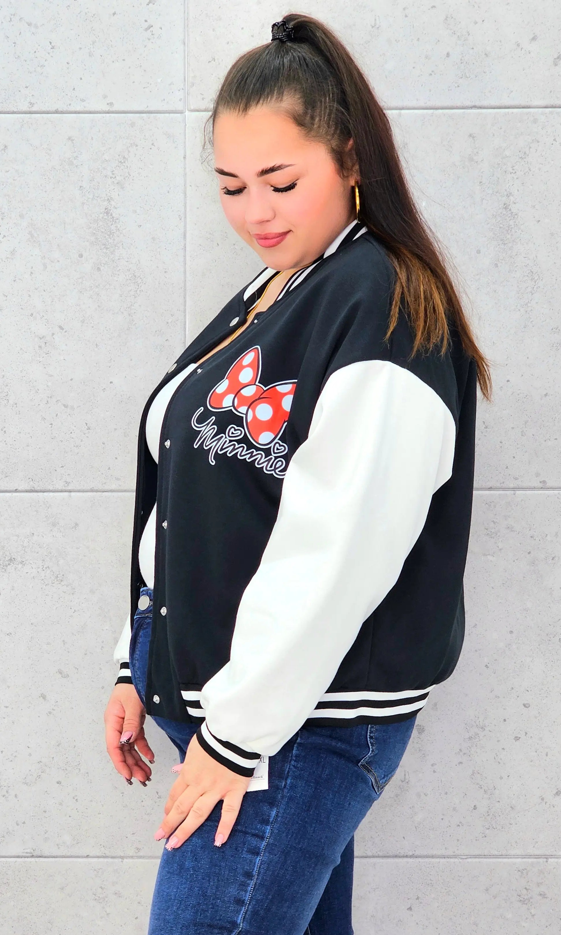 Bluza plus size Minnie czarna – sportowy styl w modzie XXL Stylowa XL