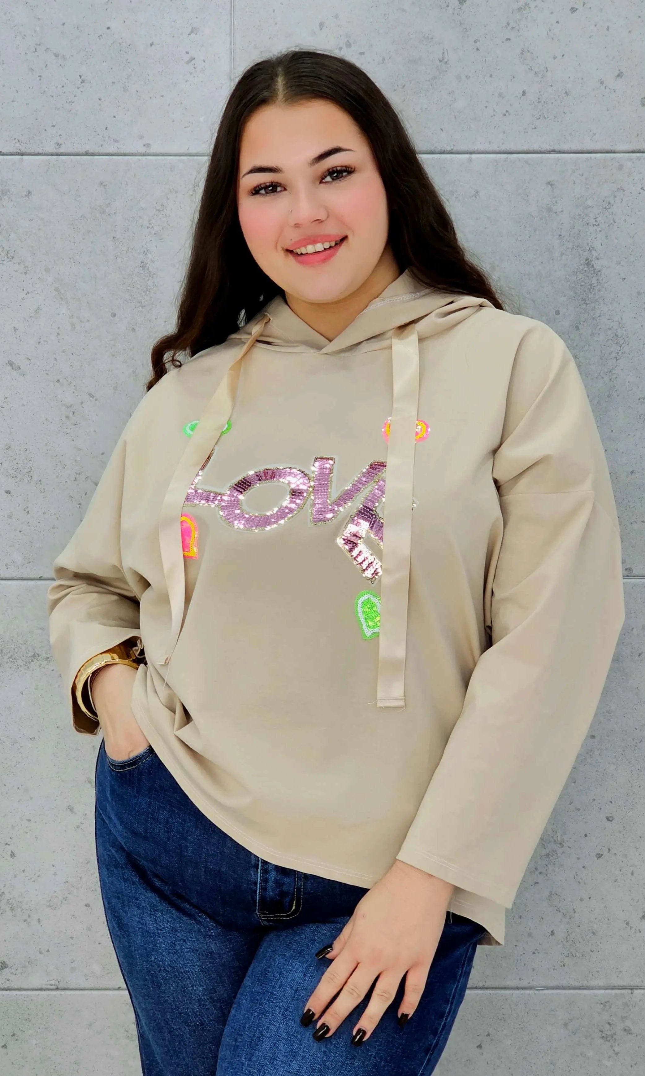 Bluza plus size StylowaXL LOVE – komfort i styl z błyskiem - Stylowa XL