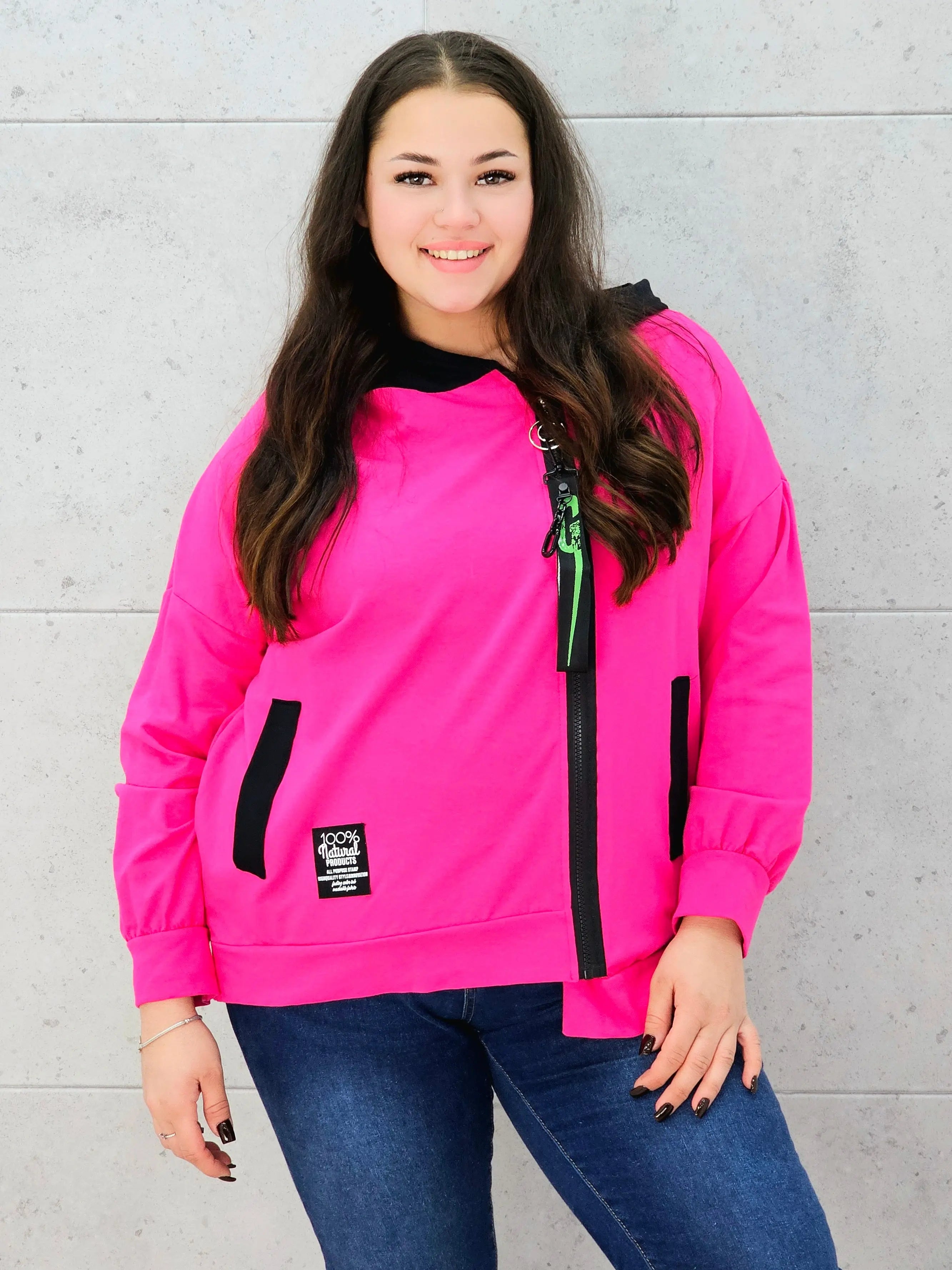 Bluza w całości zapięta