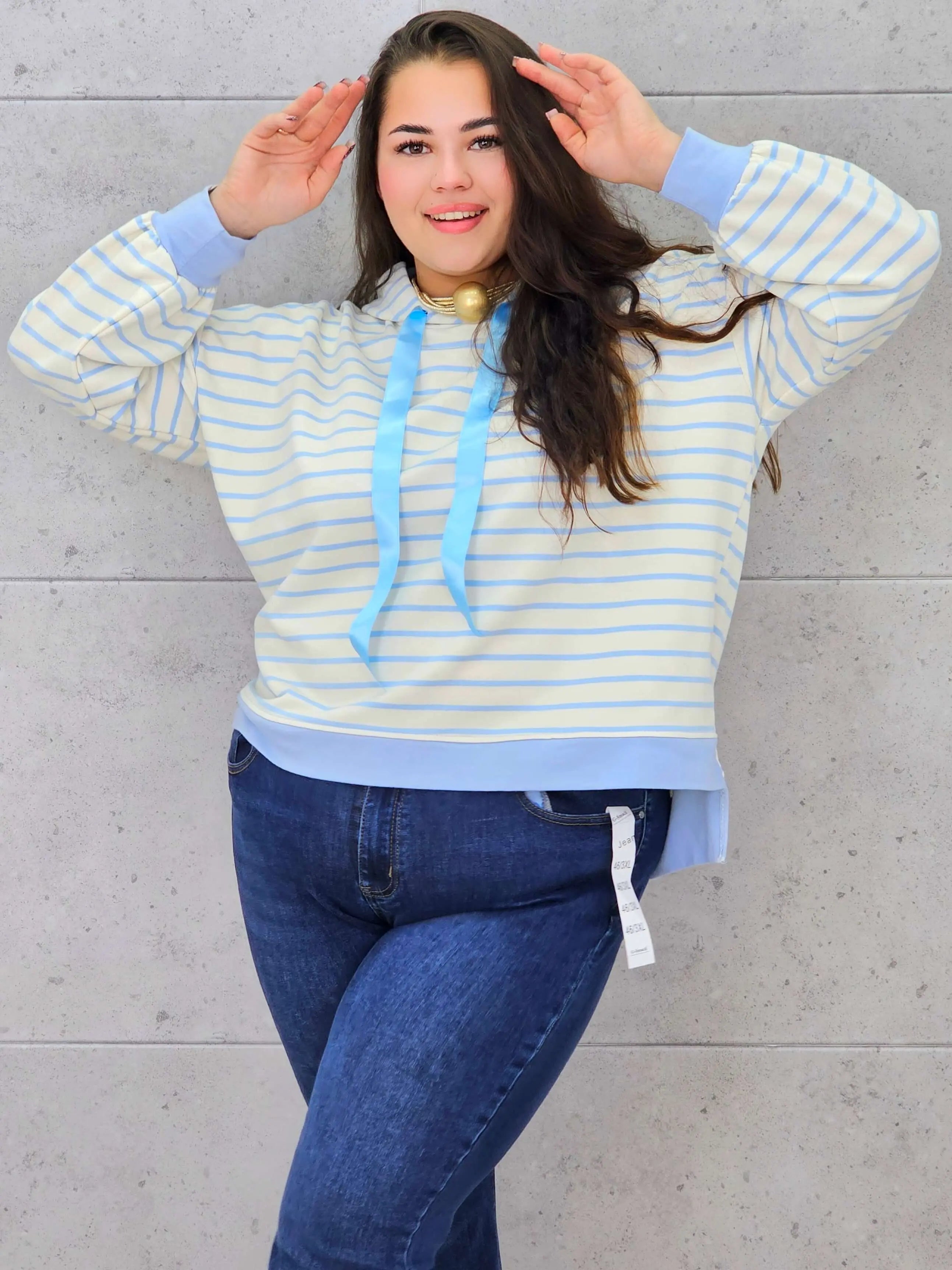 Bluza plus size w paski z kapturem – modna bluza XXL o kobiecym kroju Stylowa XL