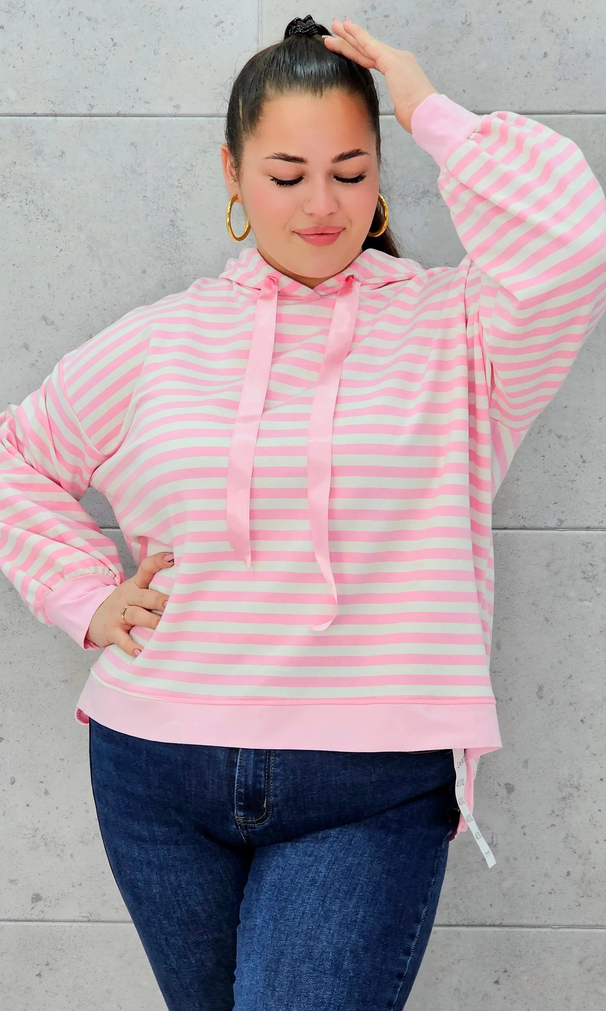 Bluza plus size w paski z kapturem – modna i wygodna bluza XXL Stylowa XL