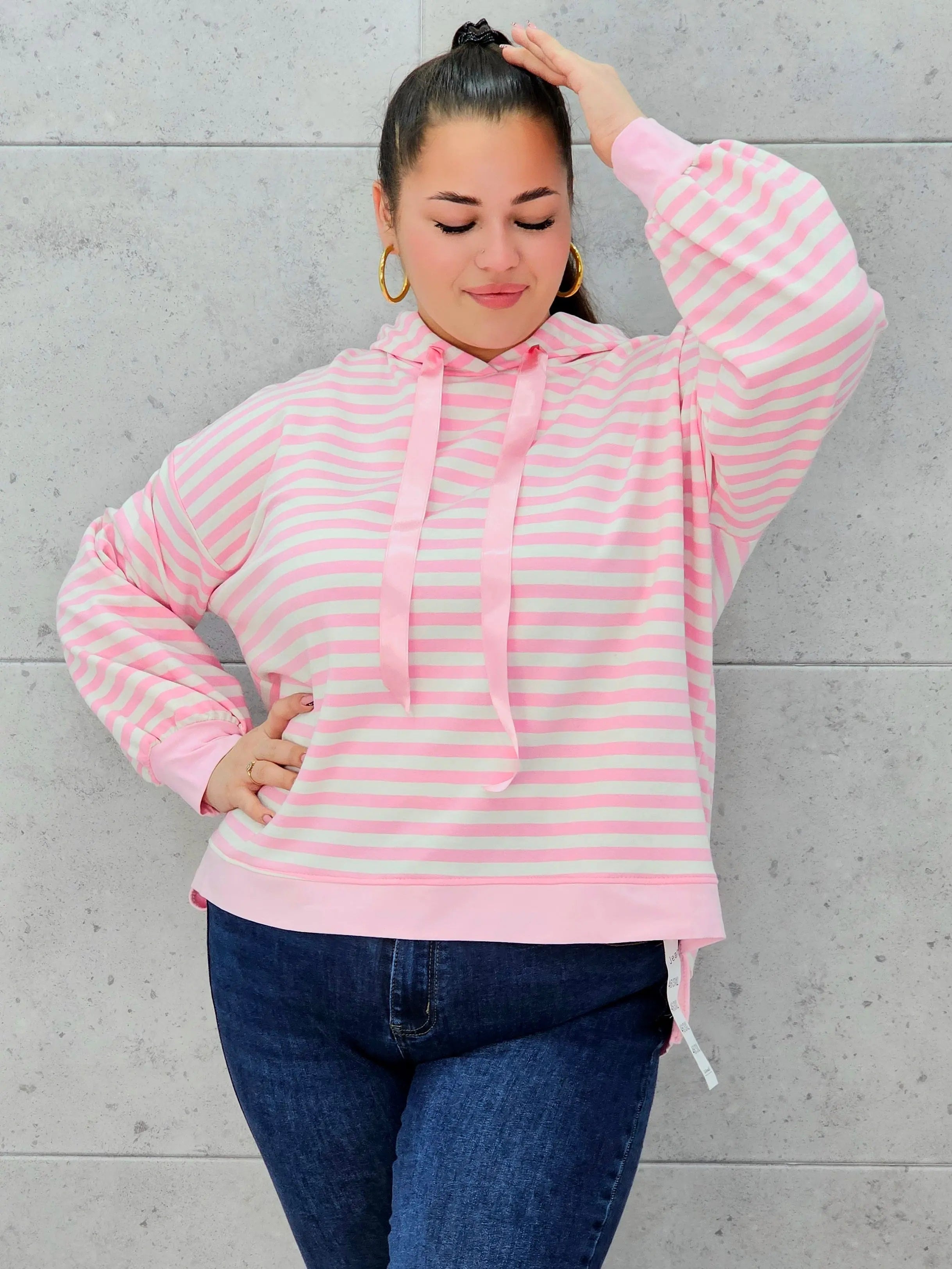 Bluza plus size w paski z kapturem – modna i wygodna bluza XXL Stylowa XL