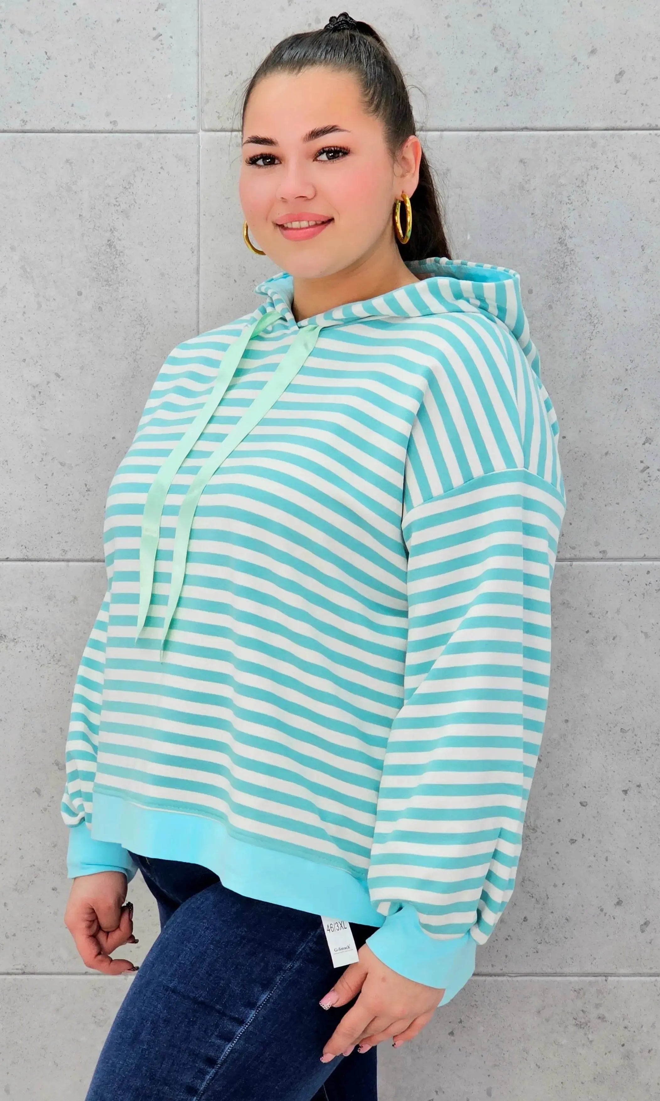 Bluza plus size w paski z kapturem – modna i wygodna bluza XXL Stylowa XL