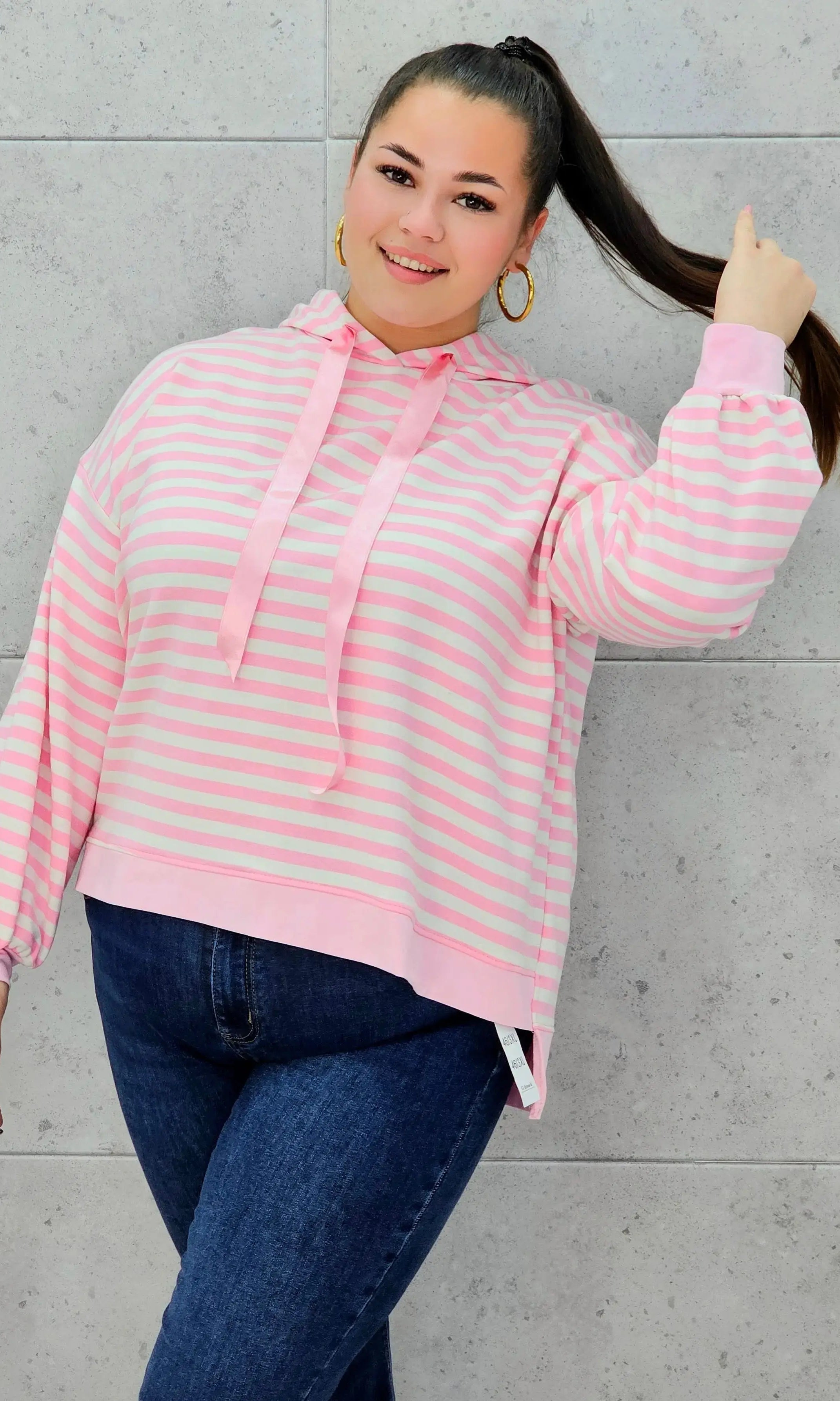 Bluza plus size w paski z kapturem – modna i wygodna bluza XXL Stylowa XL