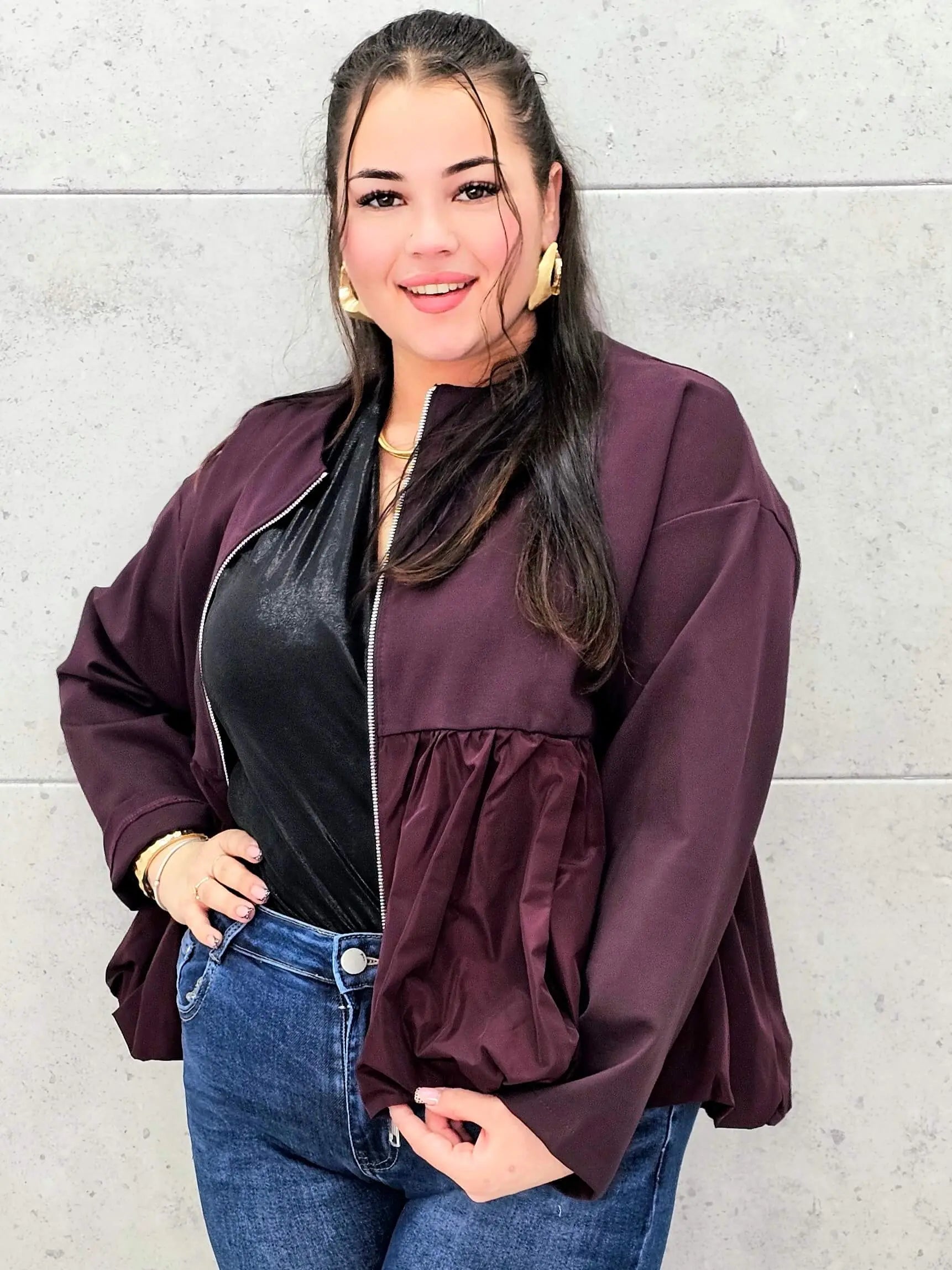 Bluza plus size z falbaną – modna, kobieca i wygodna Stylowa XL