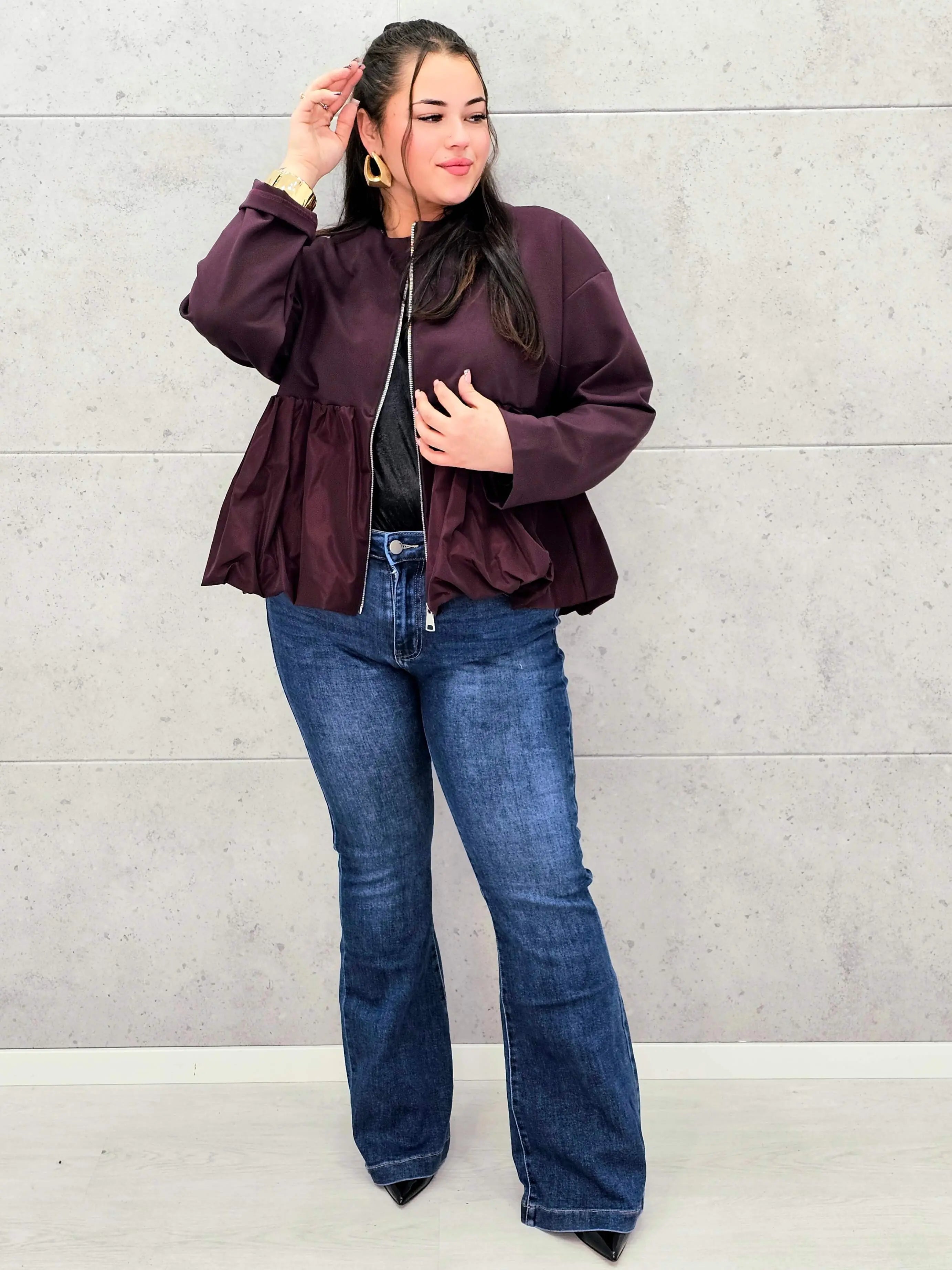 Bluza plus size z falbaną – modna, kobieca i wygodna Stylowa XL