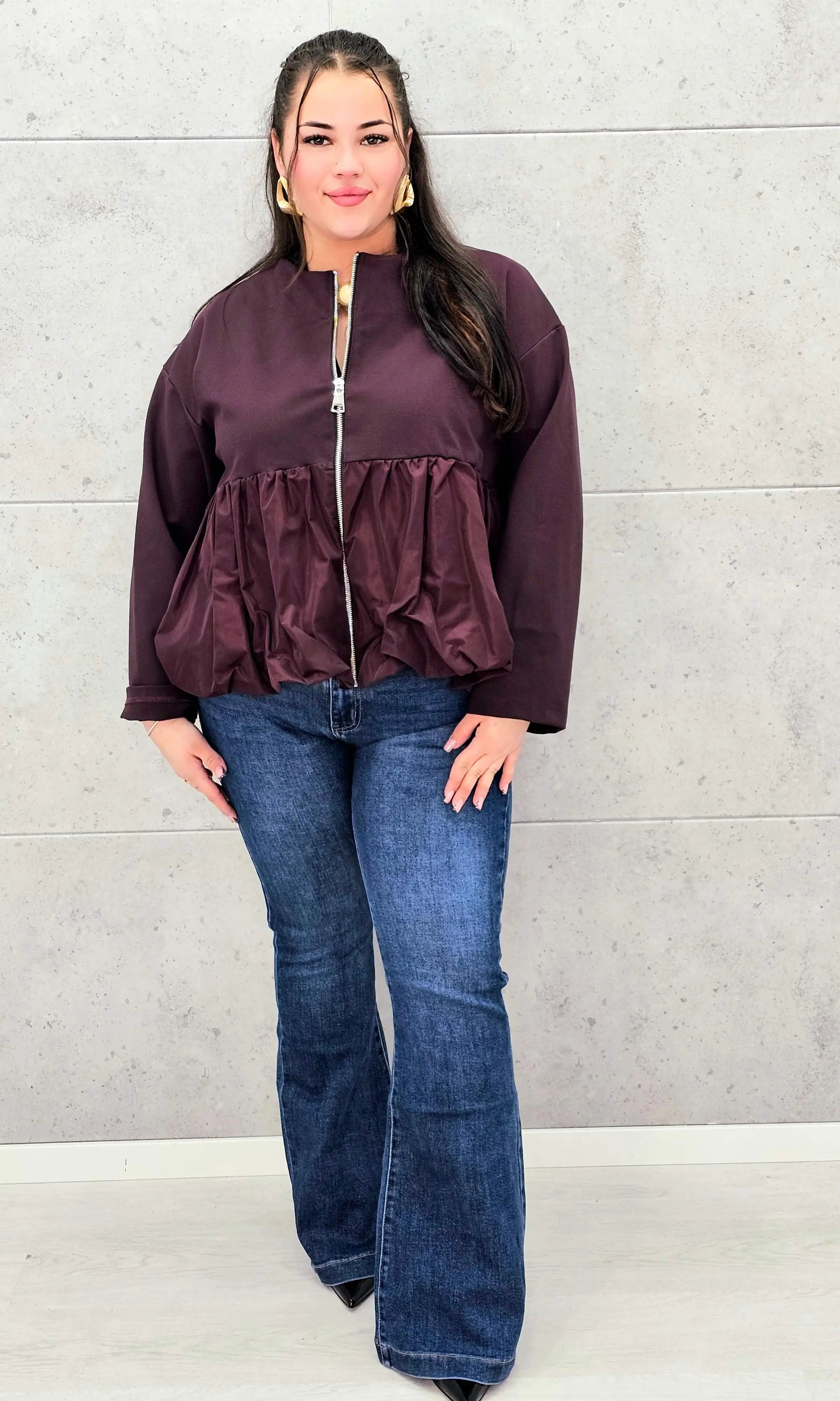 Bluza plus size z falbaną – modna, kobieca i wygodna Stylowa XL