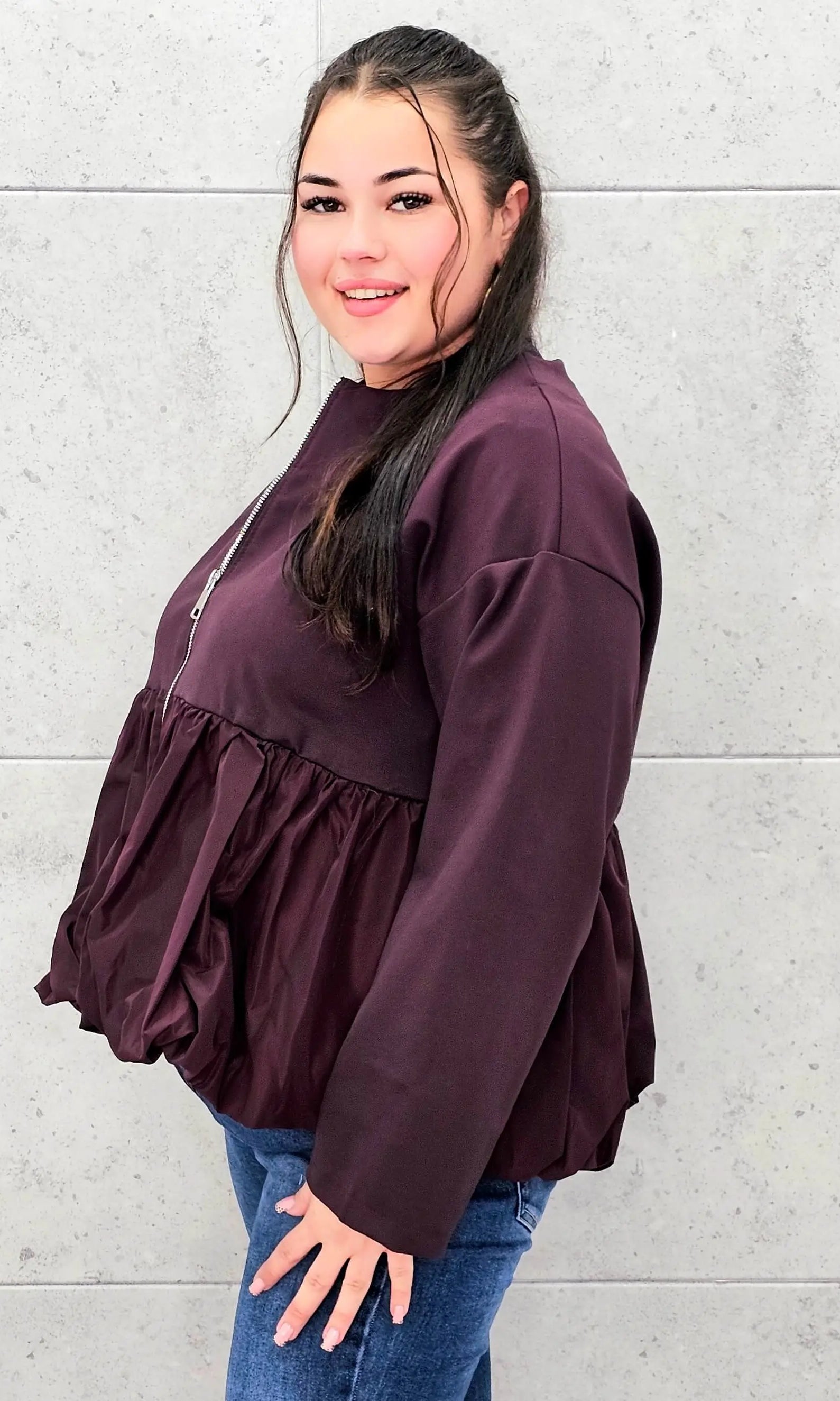 Bluza plus size z falbaną – modna, kobieca i wygodna Stylowa XL